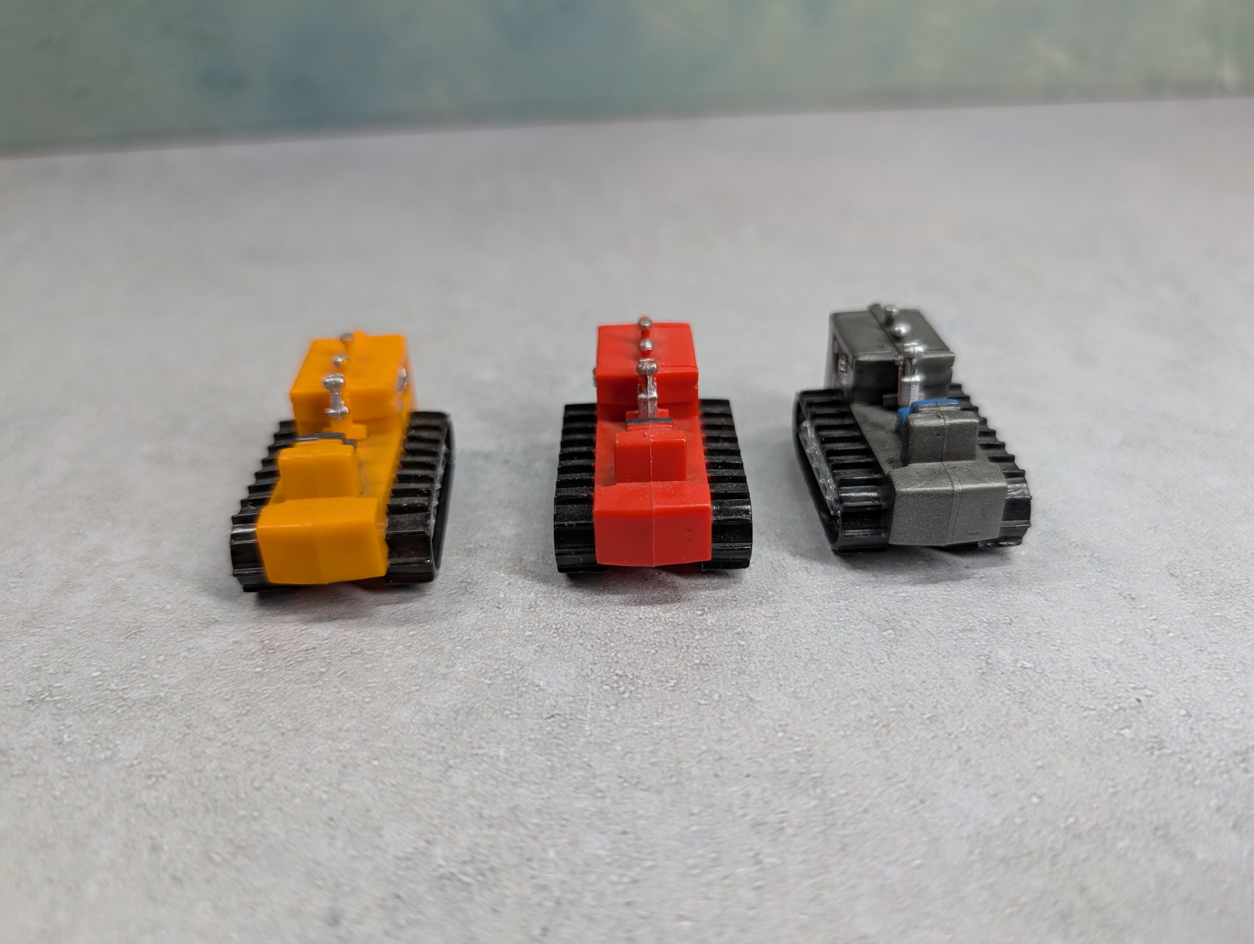USED Tyco HO Scale Tractor Loads for Flat Car (3 pcs)