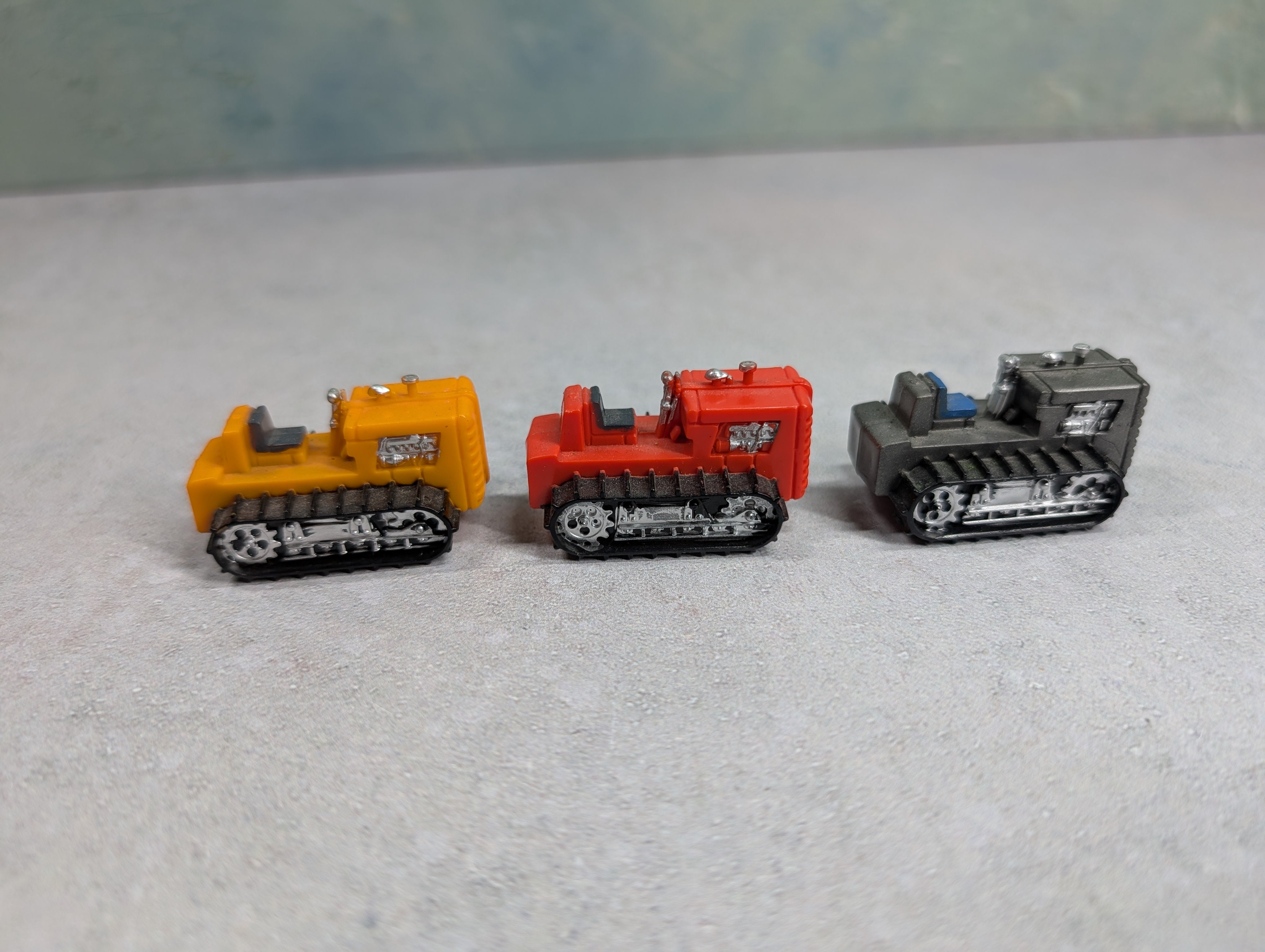 USED Tyco HO Scale Tractor Loads for Flat Car (3 pcs)