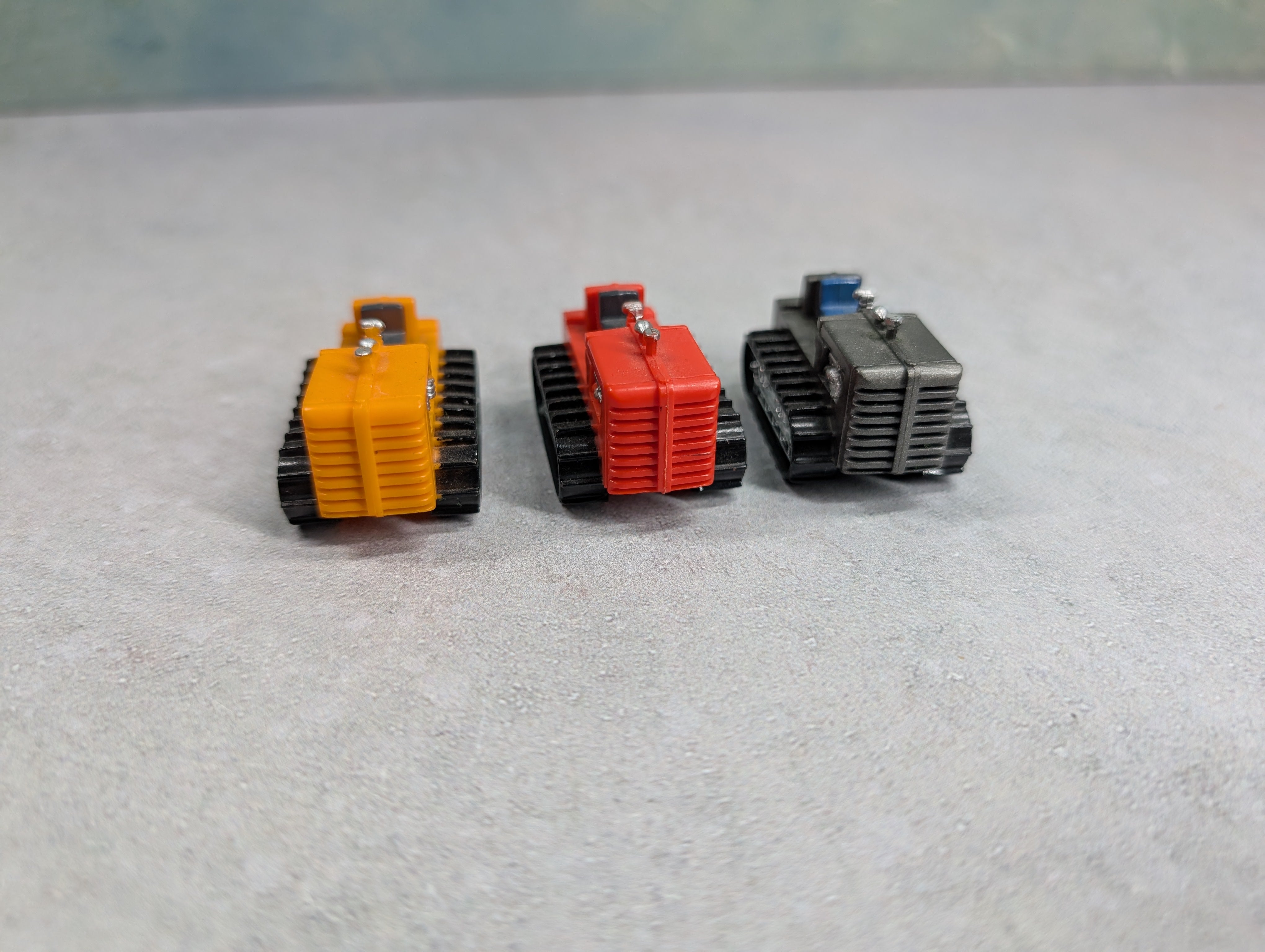 USED Tyco HO Scale Tractor Loads for Flat Car (3 pcs)