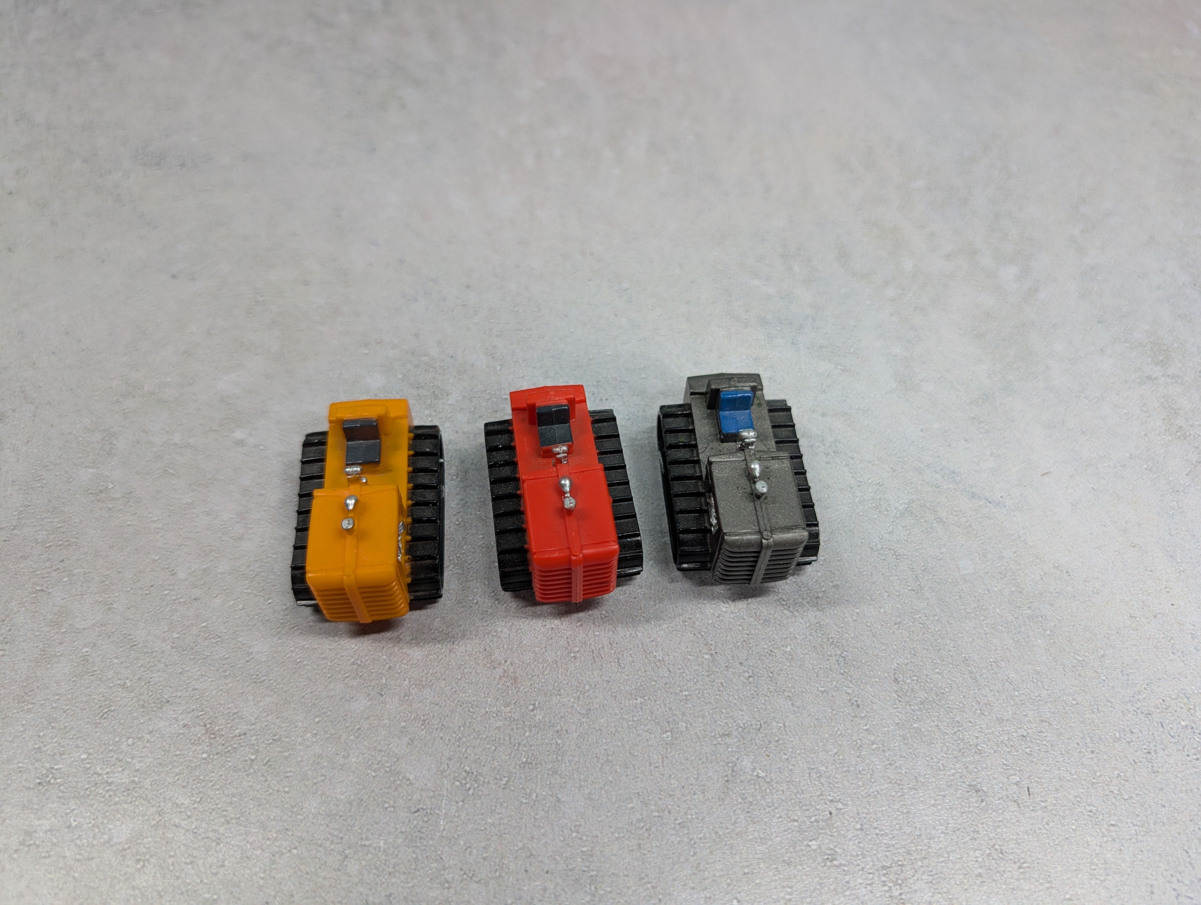 USED Tyco HO Scale Tractor Loads for Flat Car (3 pcs)