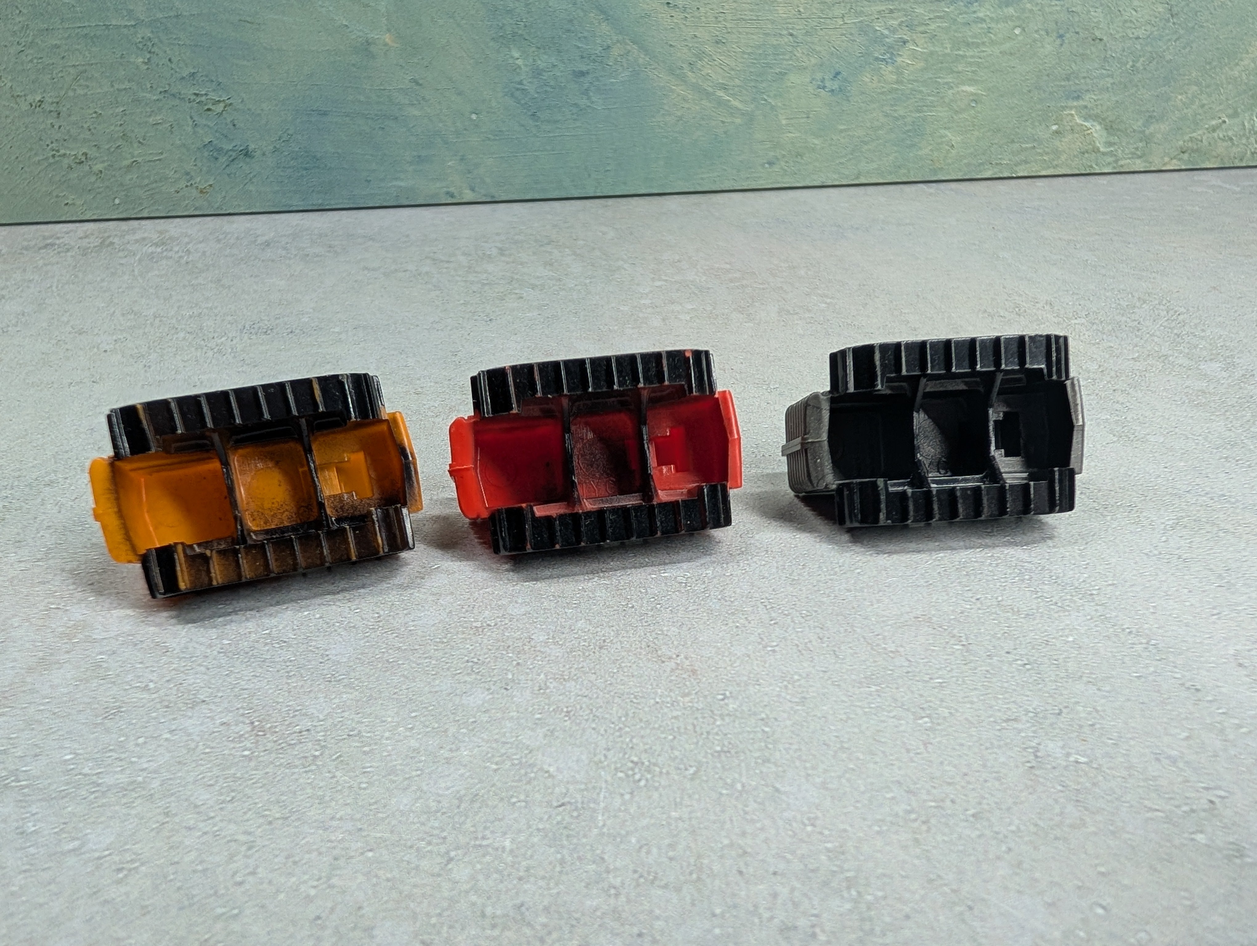USED Tyco HO Scale Tractor Loads for Flat Car (3 pcs)