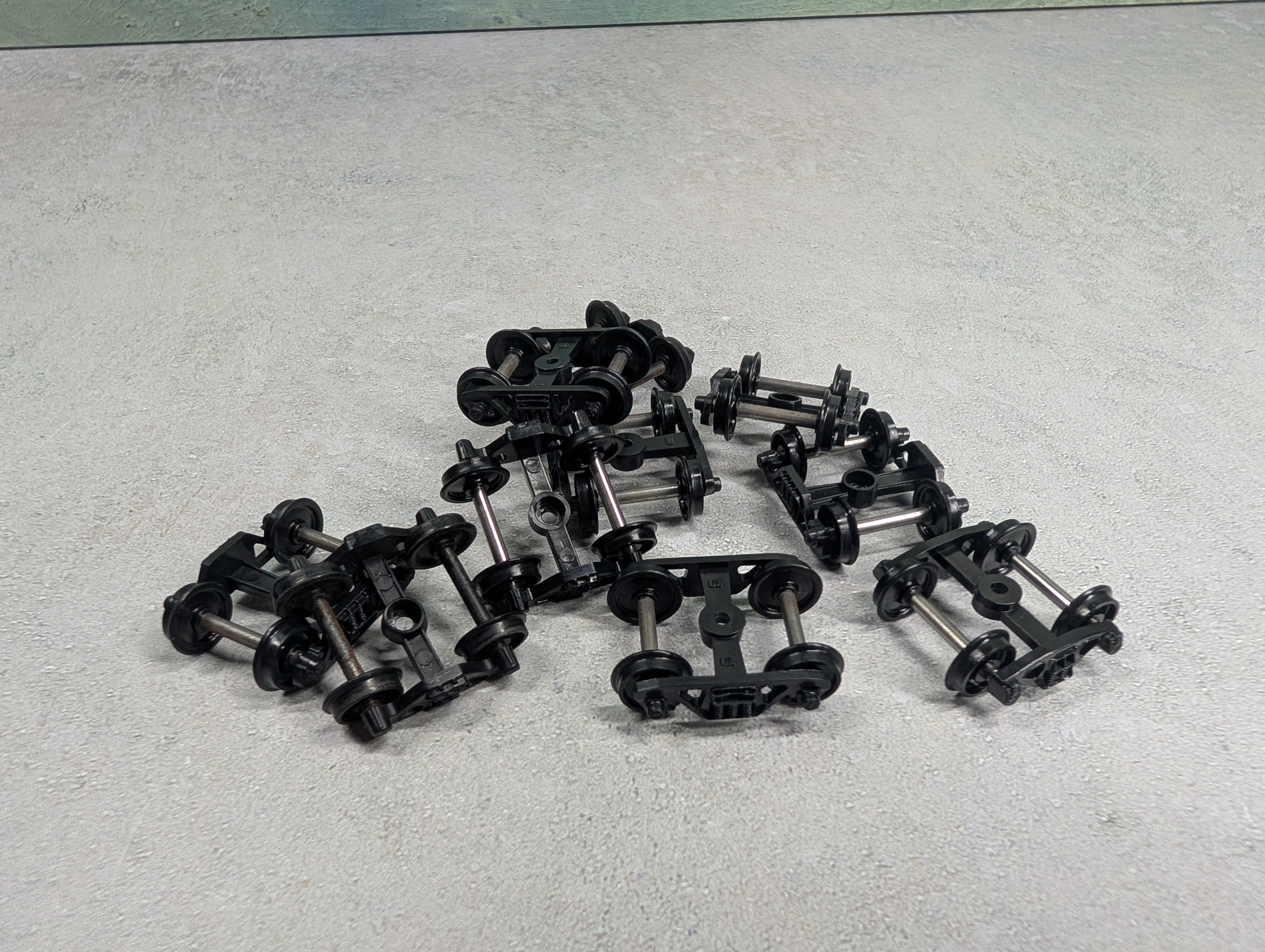 USED HO Scale Lot of Various Trucks with Wheels (10 pcs)