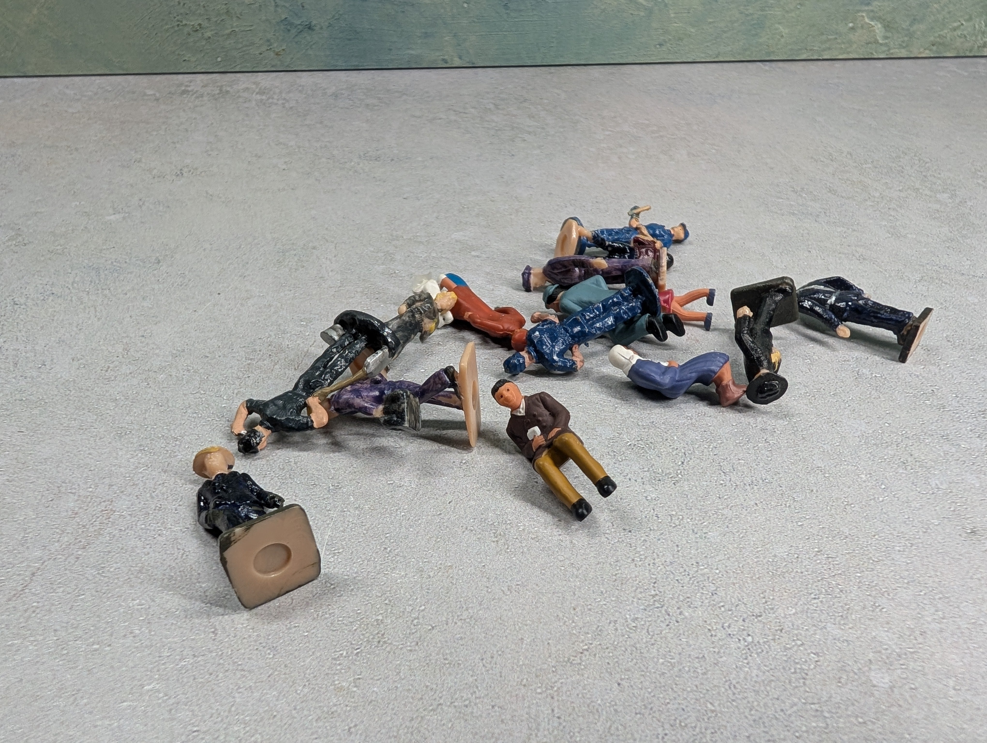 USED O People Figures (15 pcs)