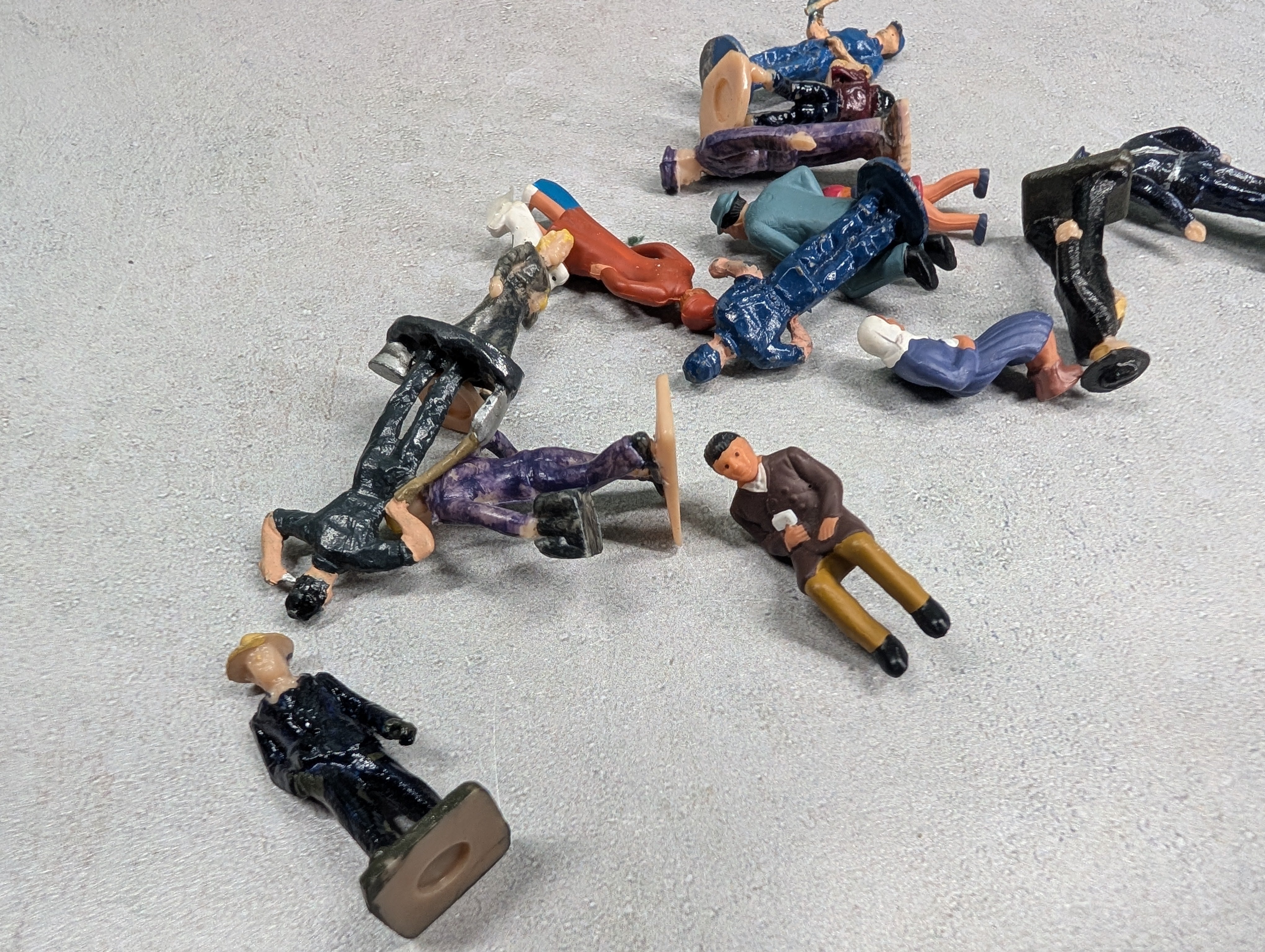 USED O People Figures (15 pcs)