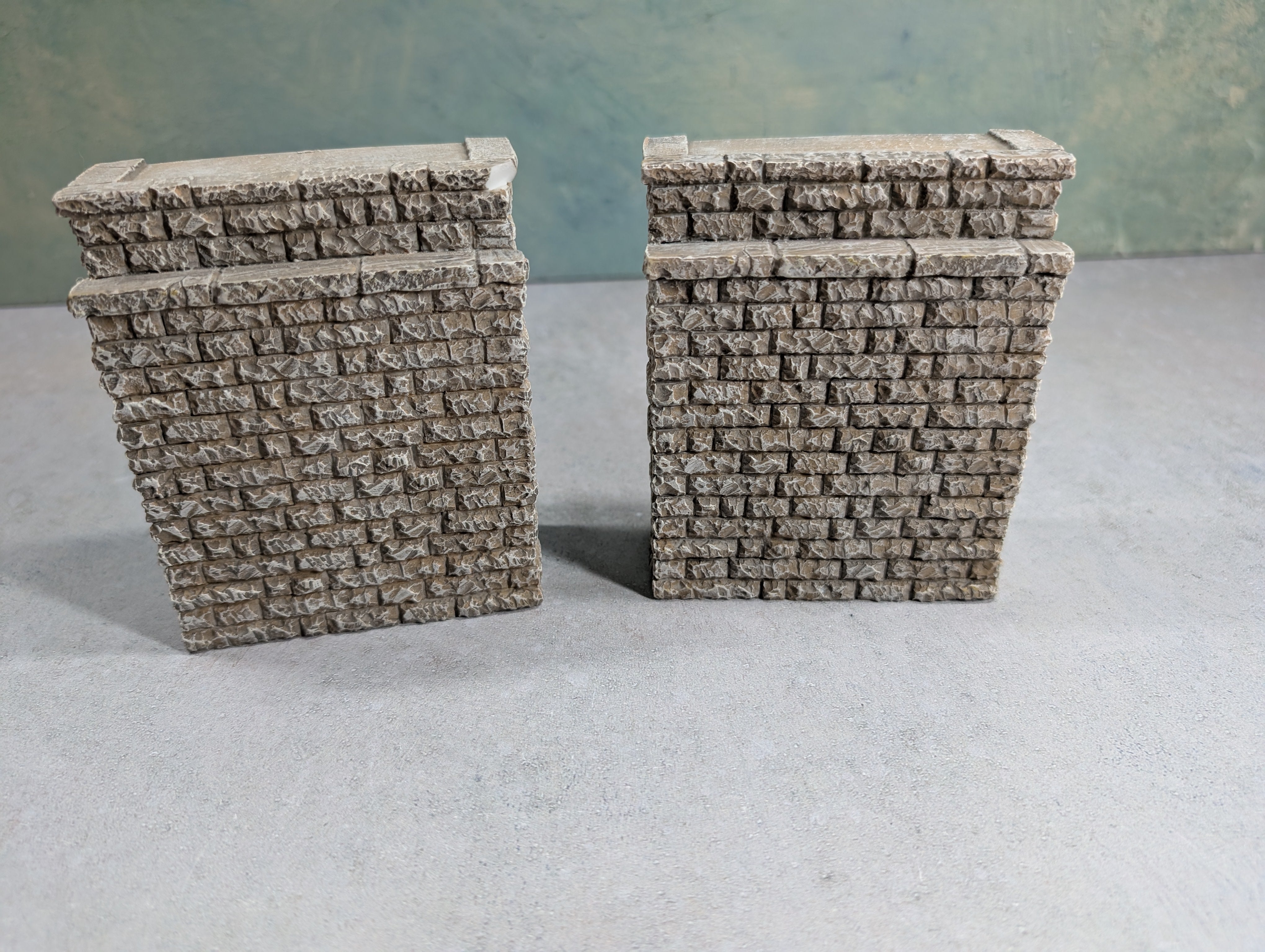 USED MULTI Scale Stone Walls (Heavy) (2 pcs)