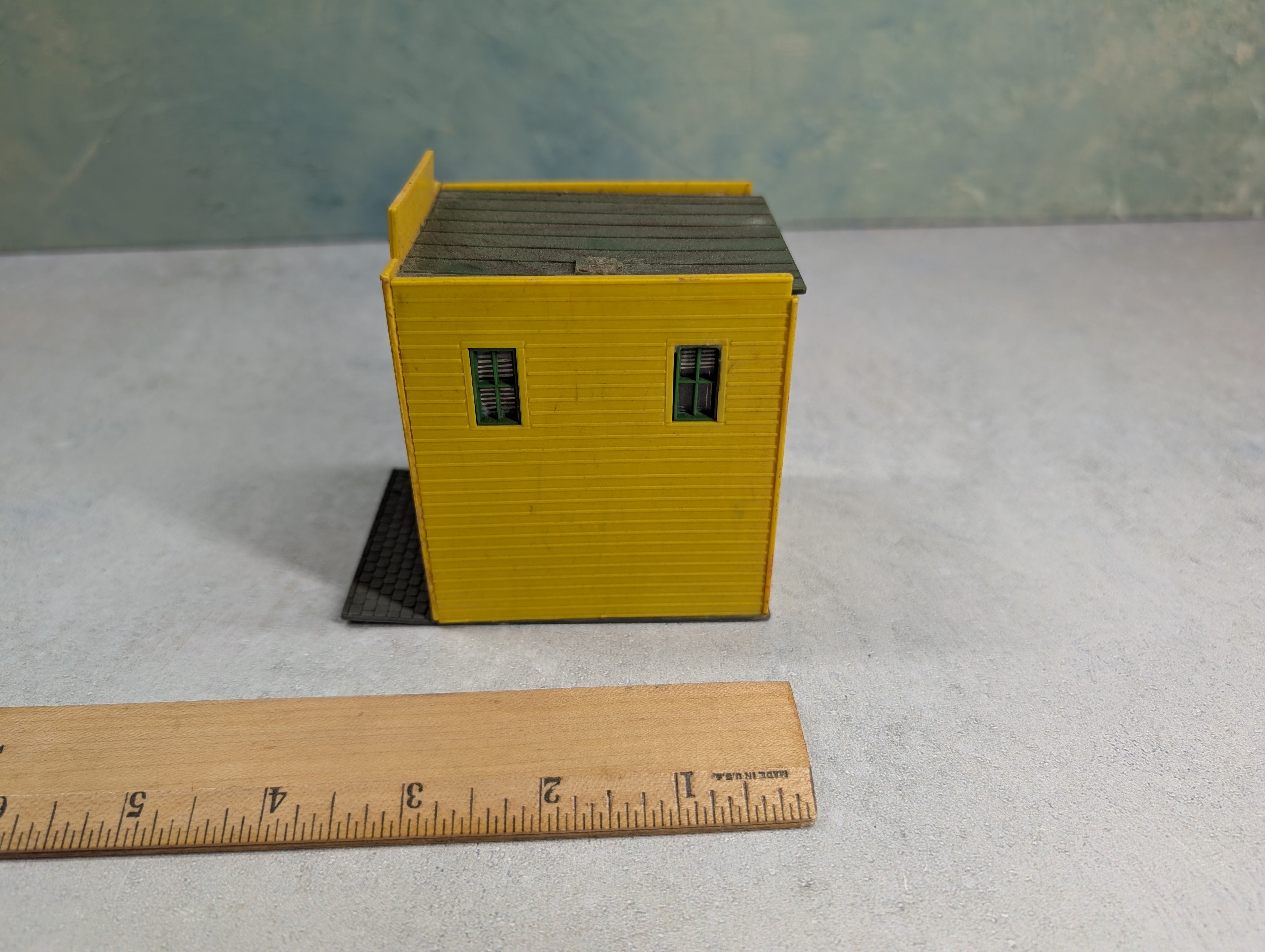 USED HO Scale Business Store Front Building