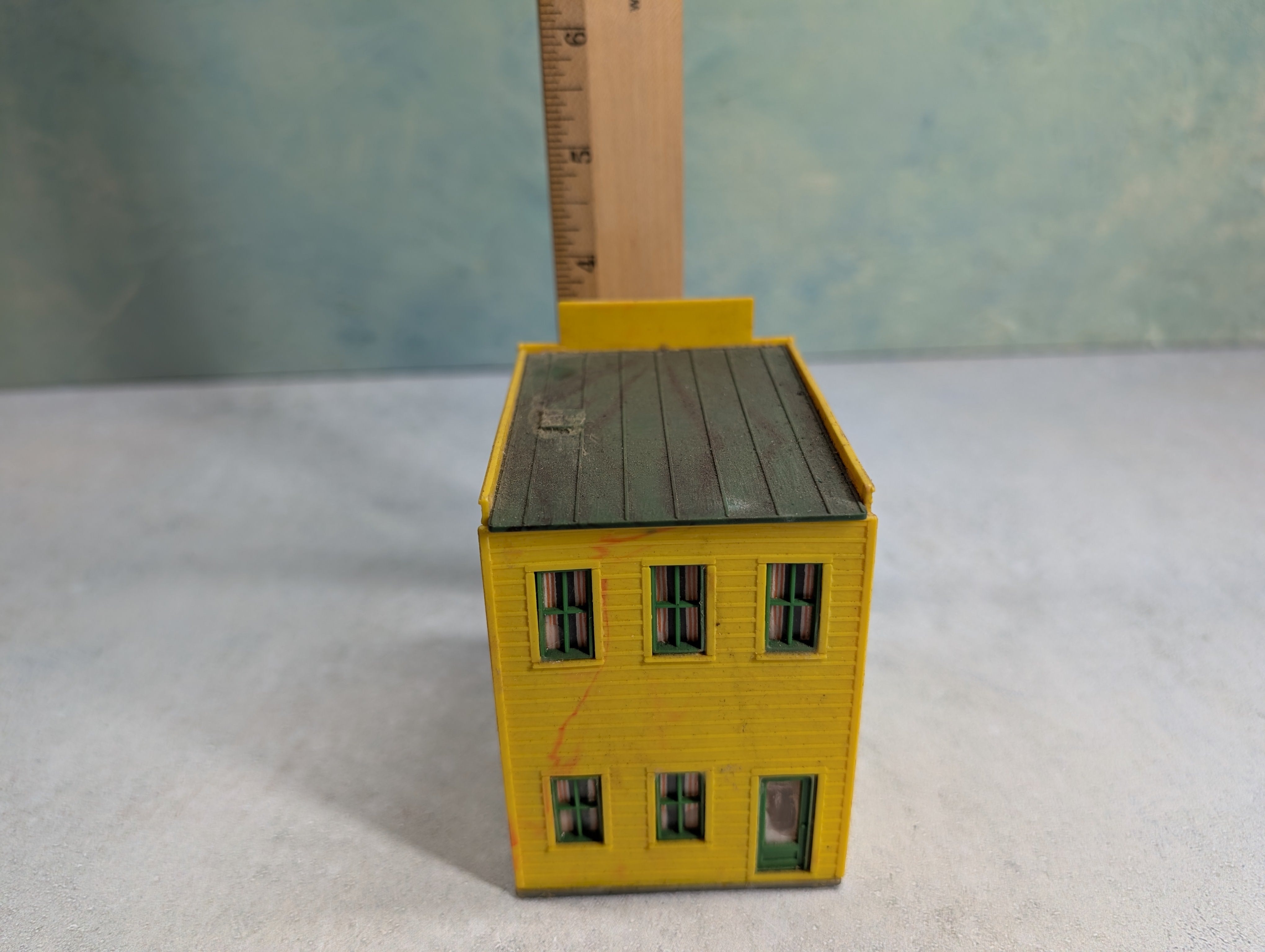 USED HO Scale Business Store Front Building