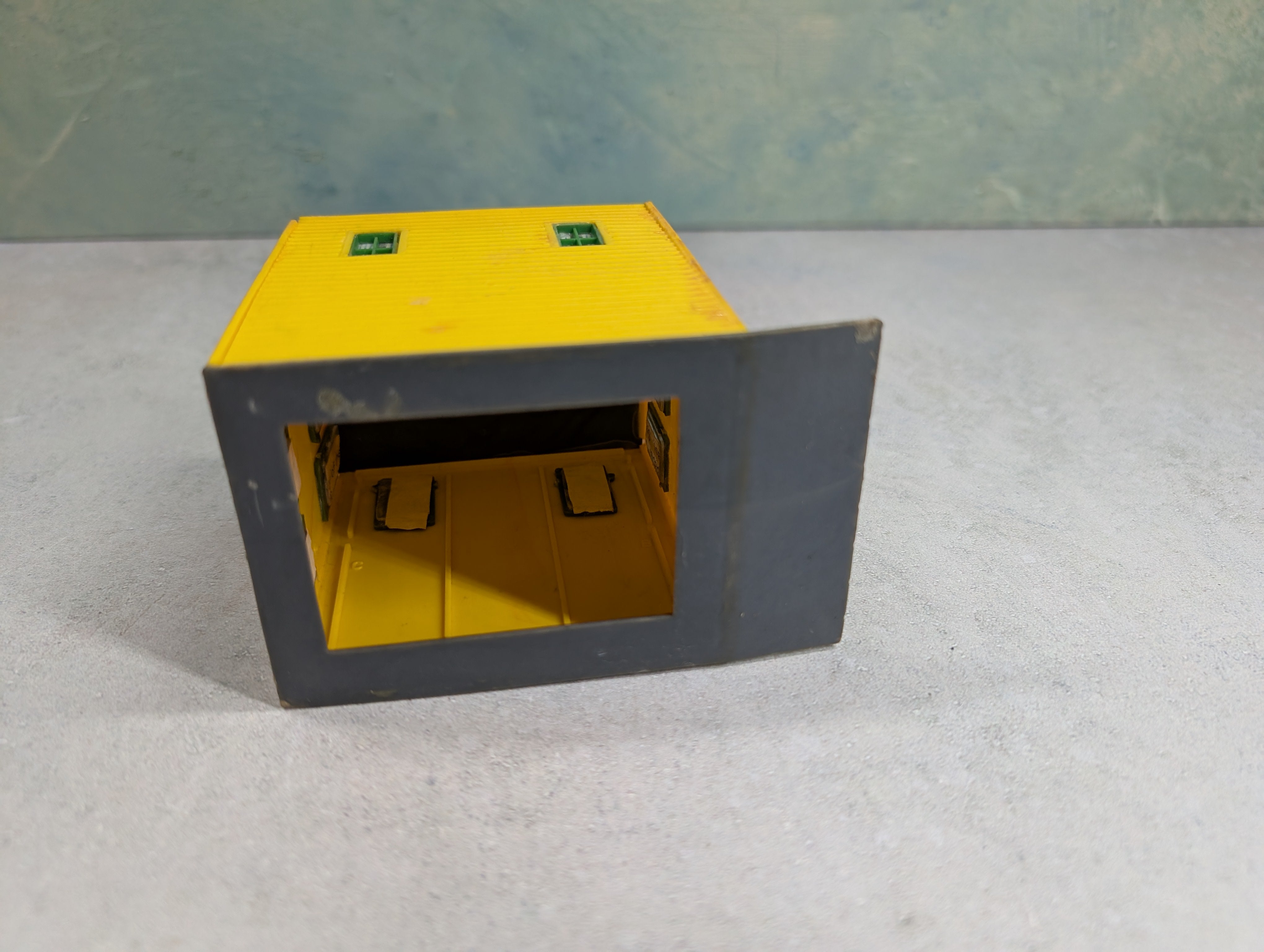 USED HO Scale Business Store Front Building