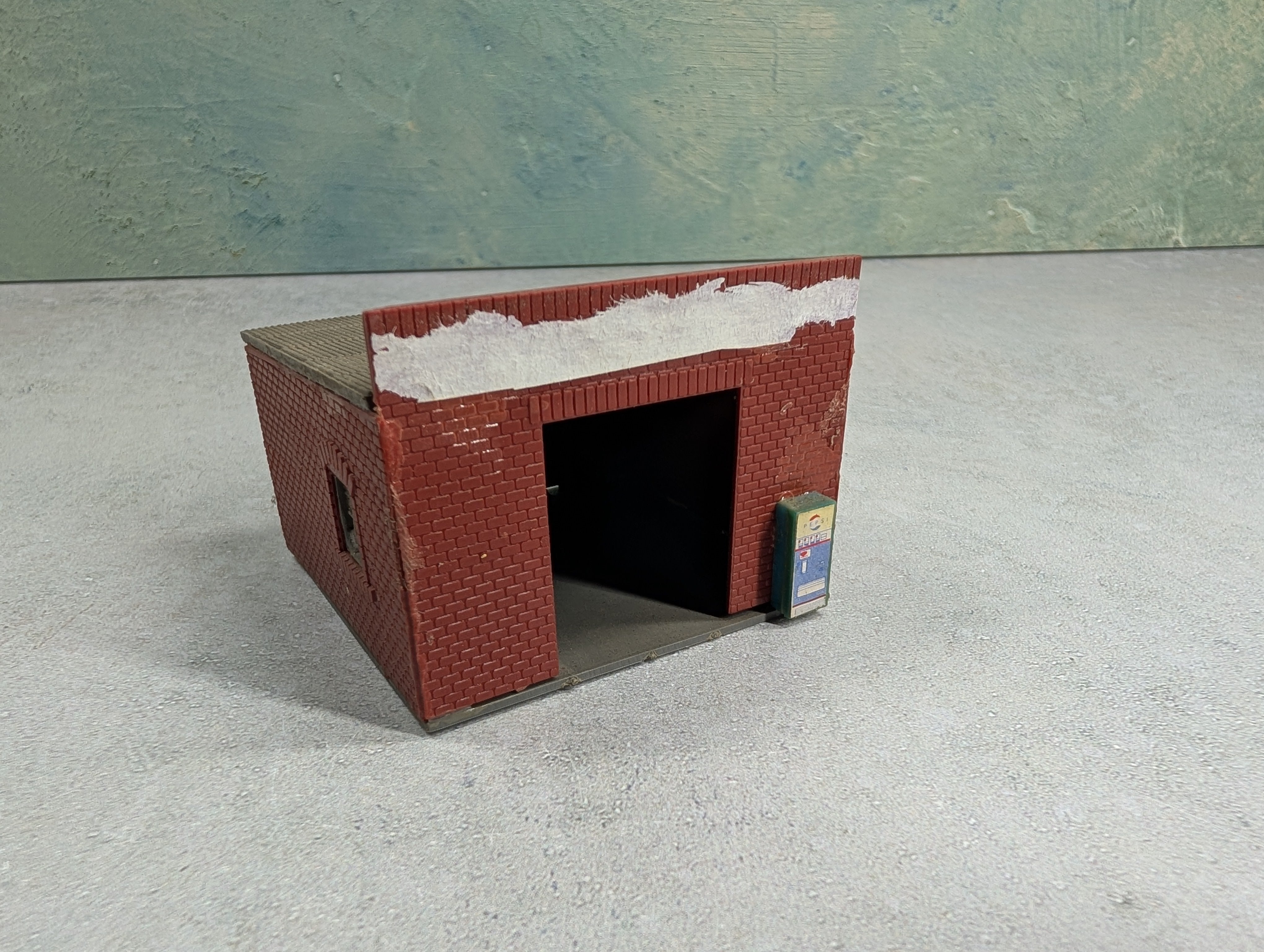 USED HO Scale Small Brick Garage, Building