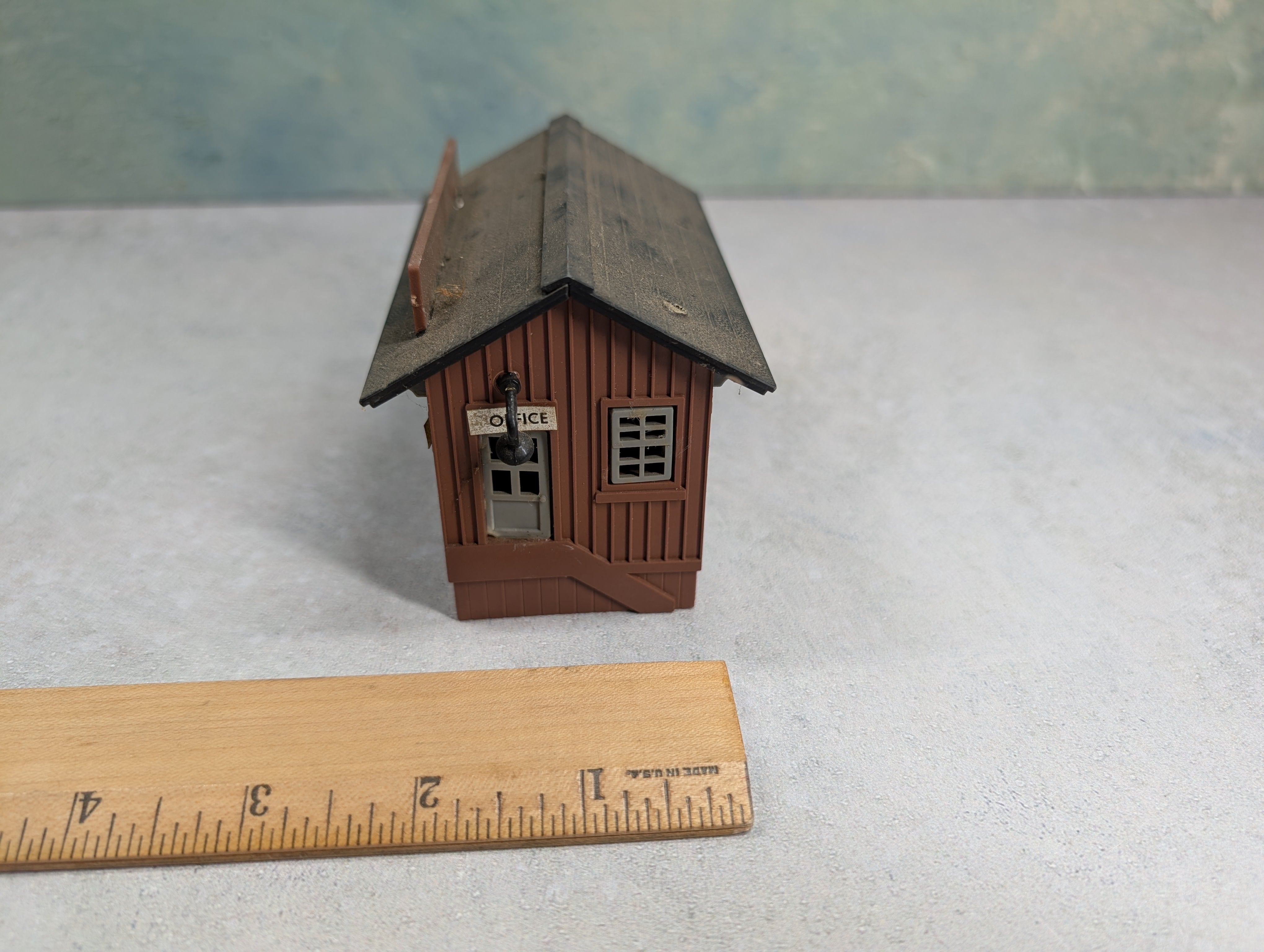 USED Bachmann Plasticville HO Scale REA Express Freight Lines Freight Station
