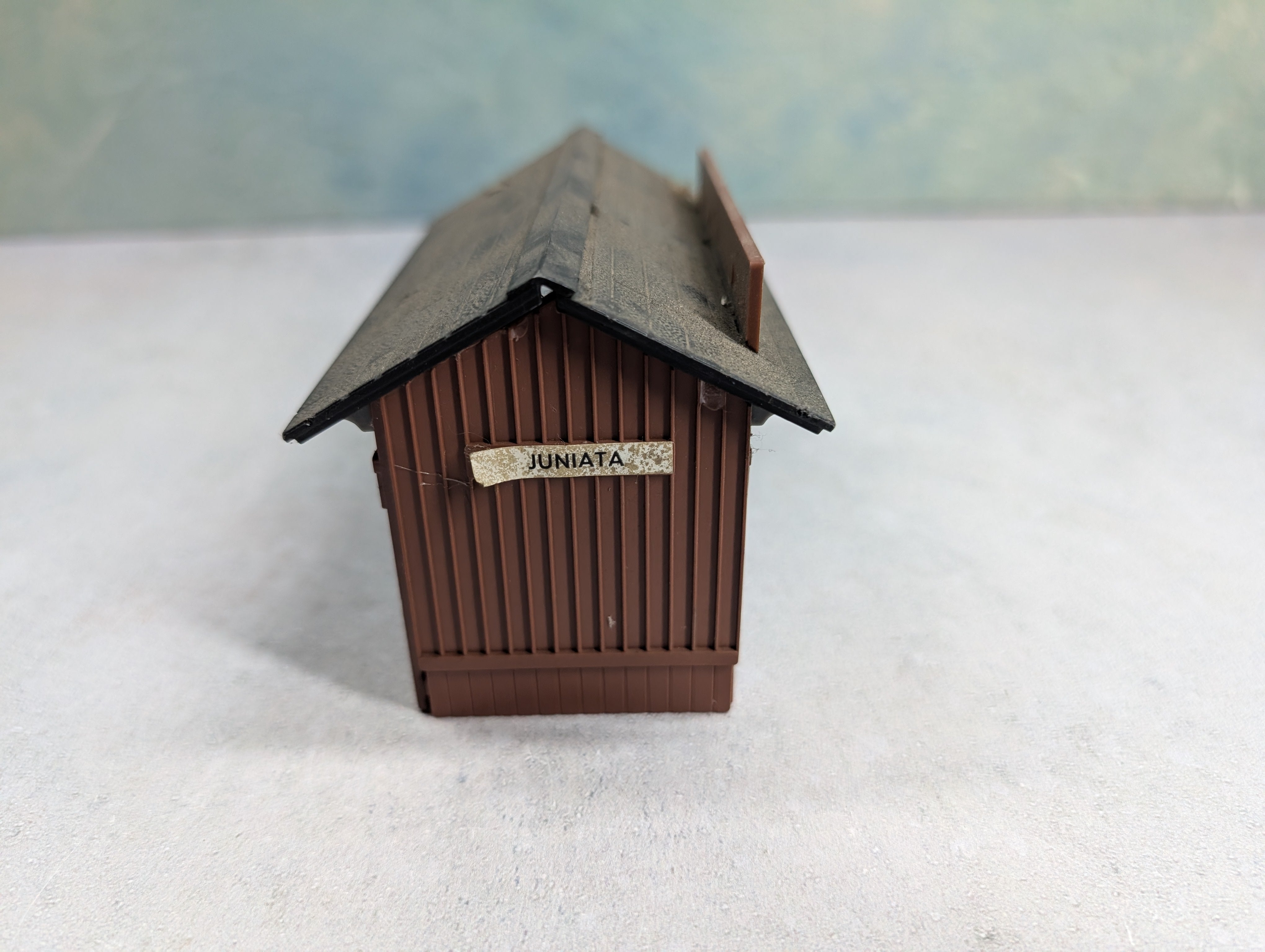 USED Bachmann Plasticville HO Scale REA Express Freight Lines Freight Station