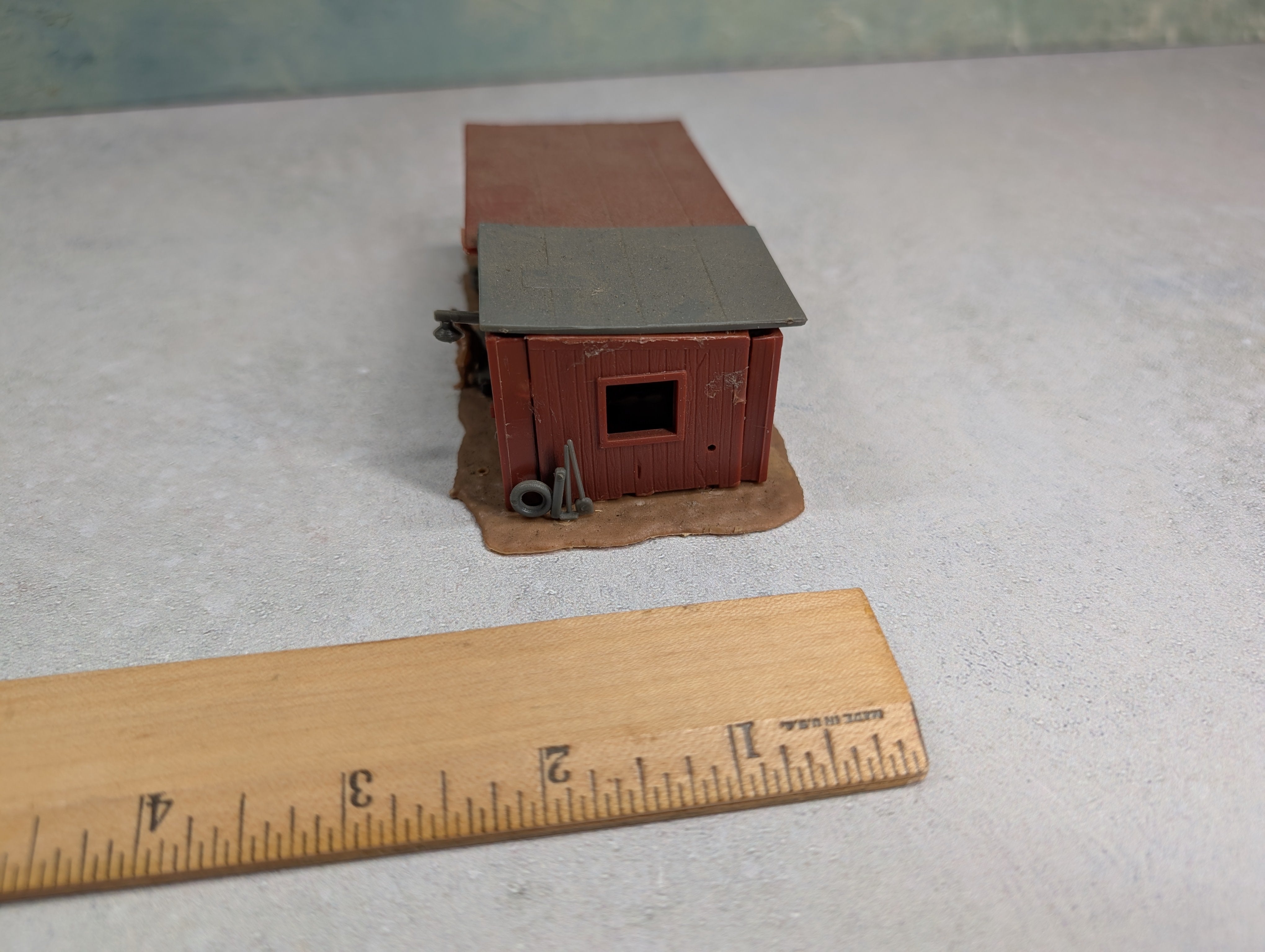 USED HO Scale Farm Animal Stable