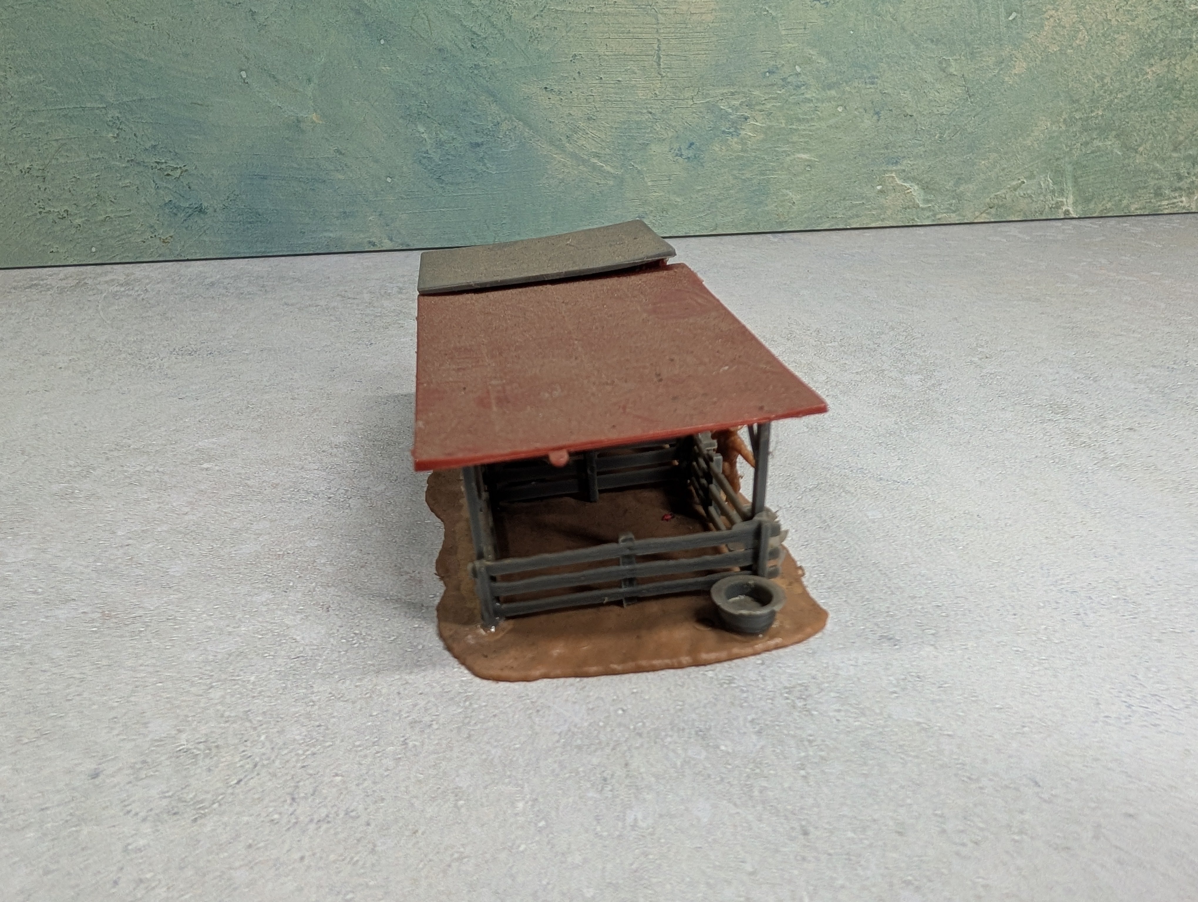USED HO Scale Farm Animal Stable