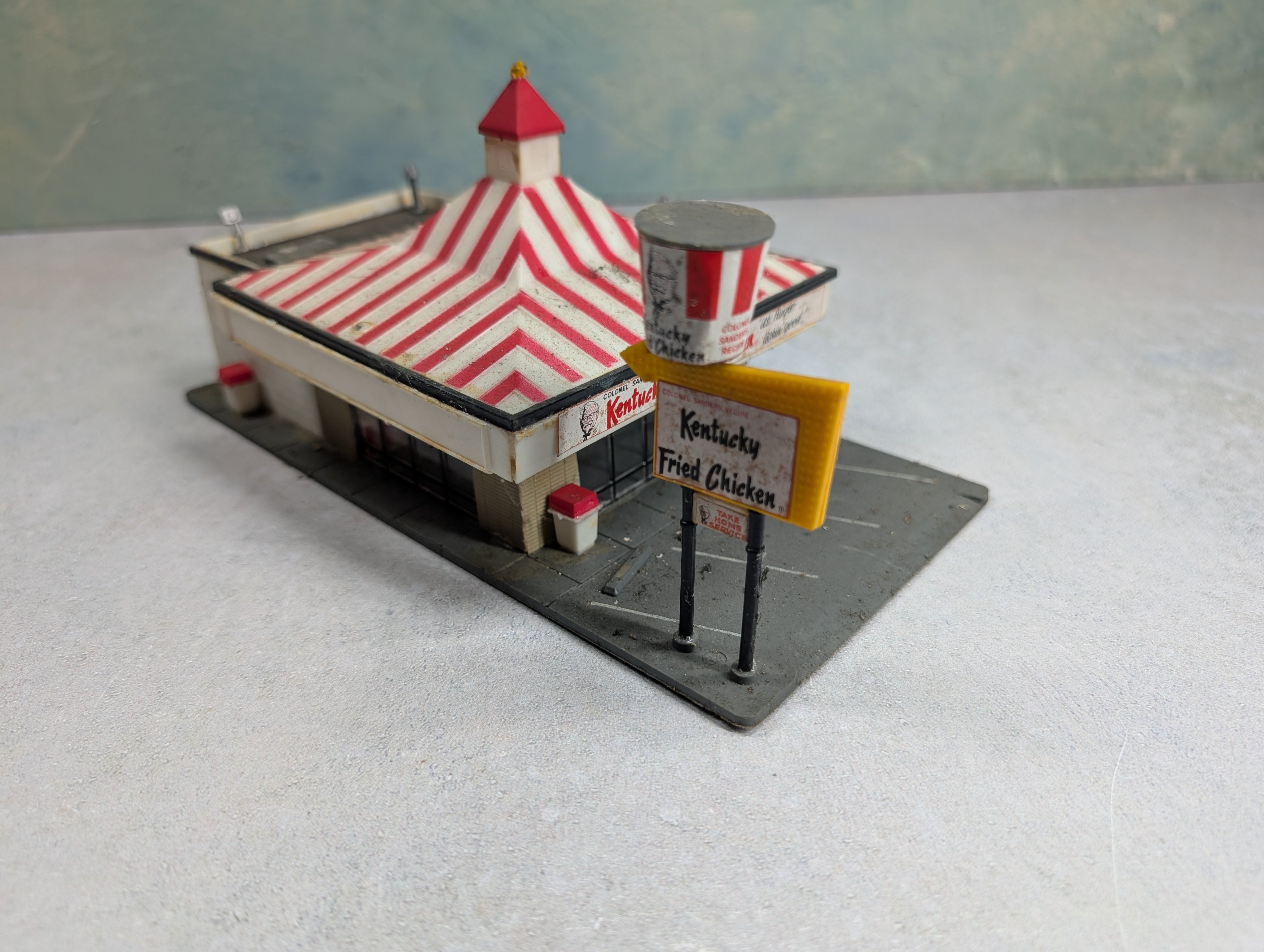 USED HO Scale Kentucky Fried Chicken Restaurant Building