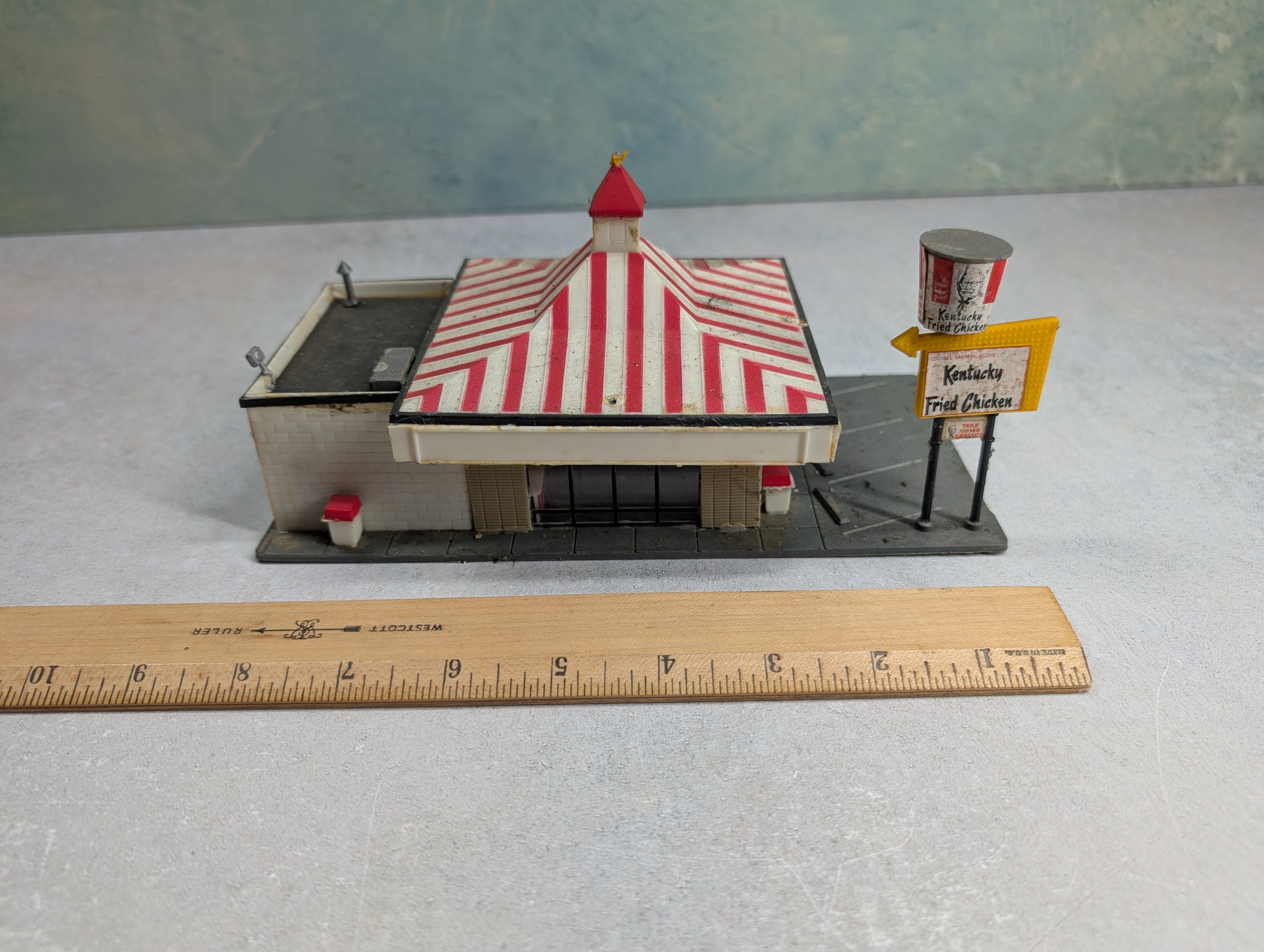 USED HO Scale Kentucky Fried Chicken Restaurant Building