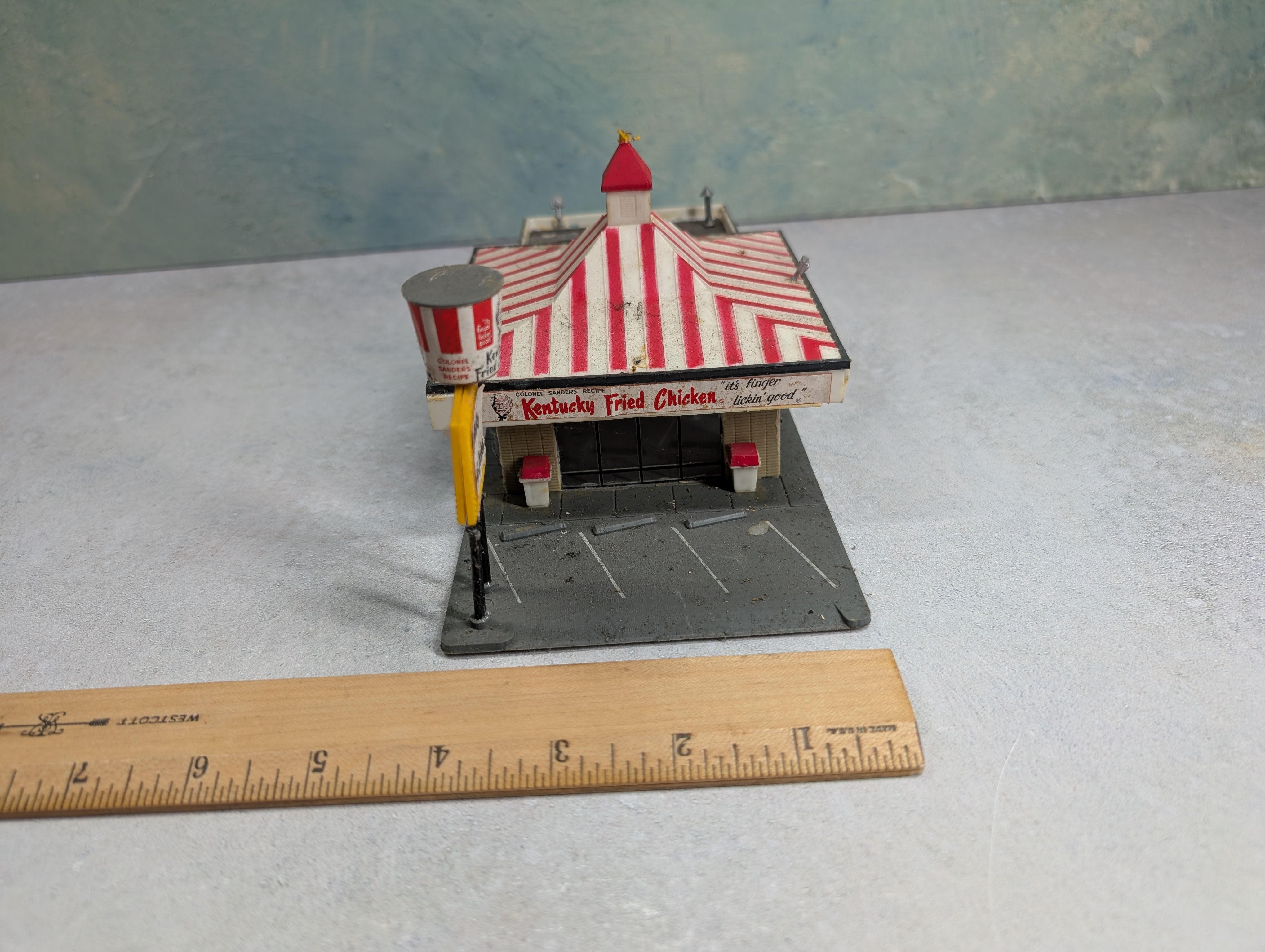 USED HO Scale Kentucky Fried Chicken Restaurant Building
