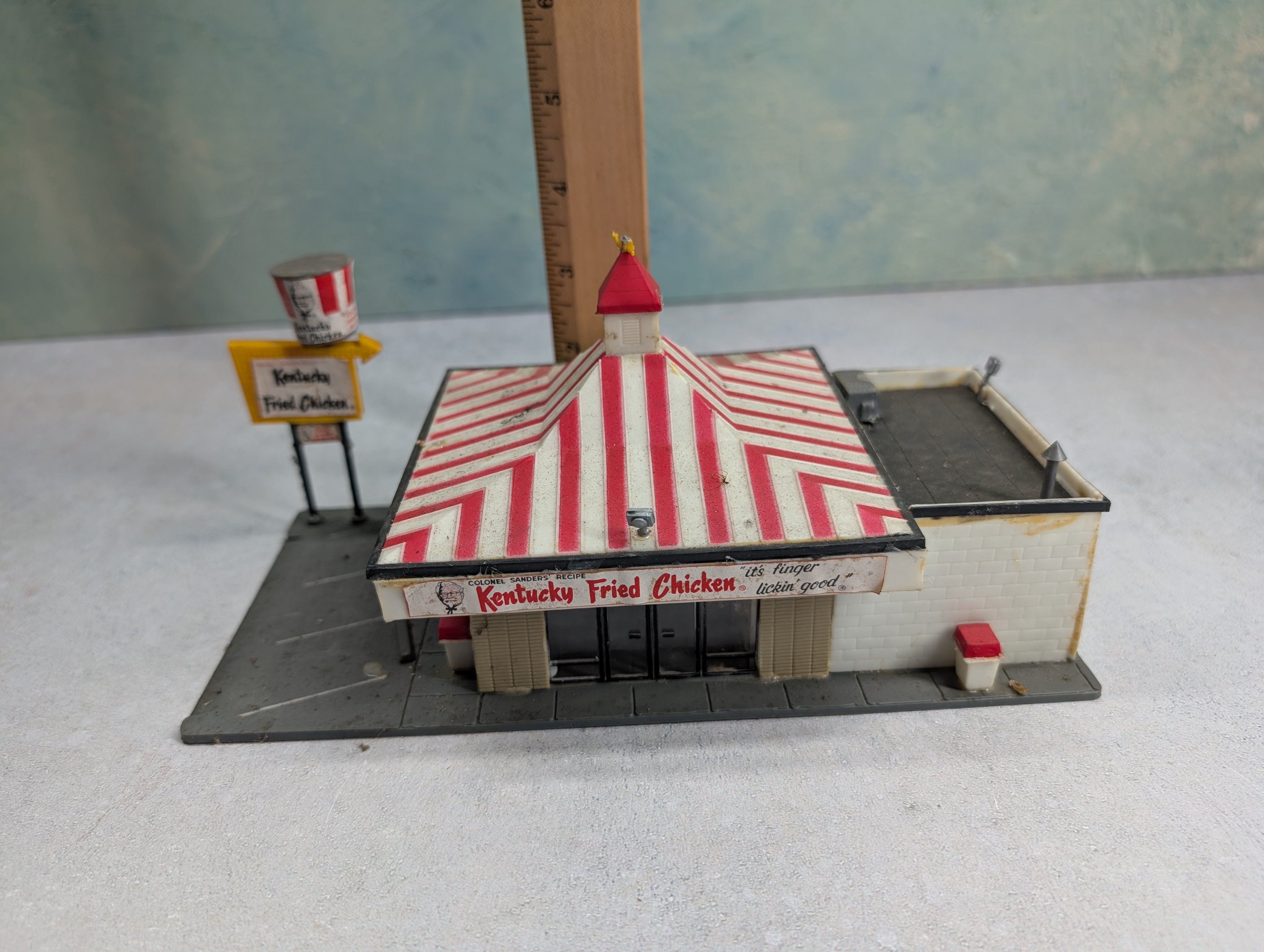 USED HO Scale Kentucky Fried Chicken Restaurant Building