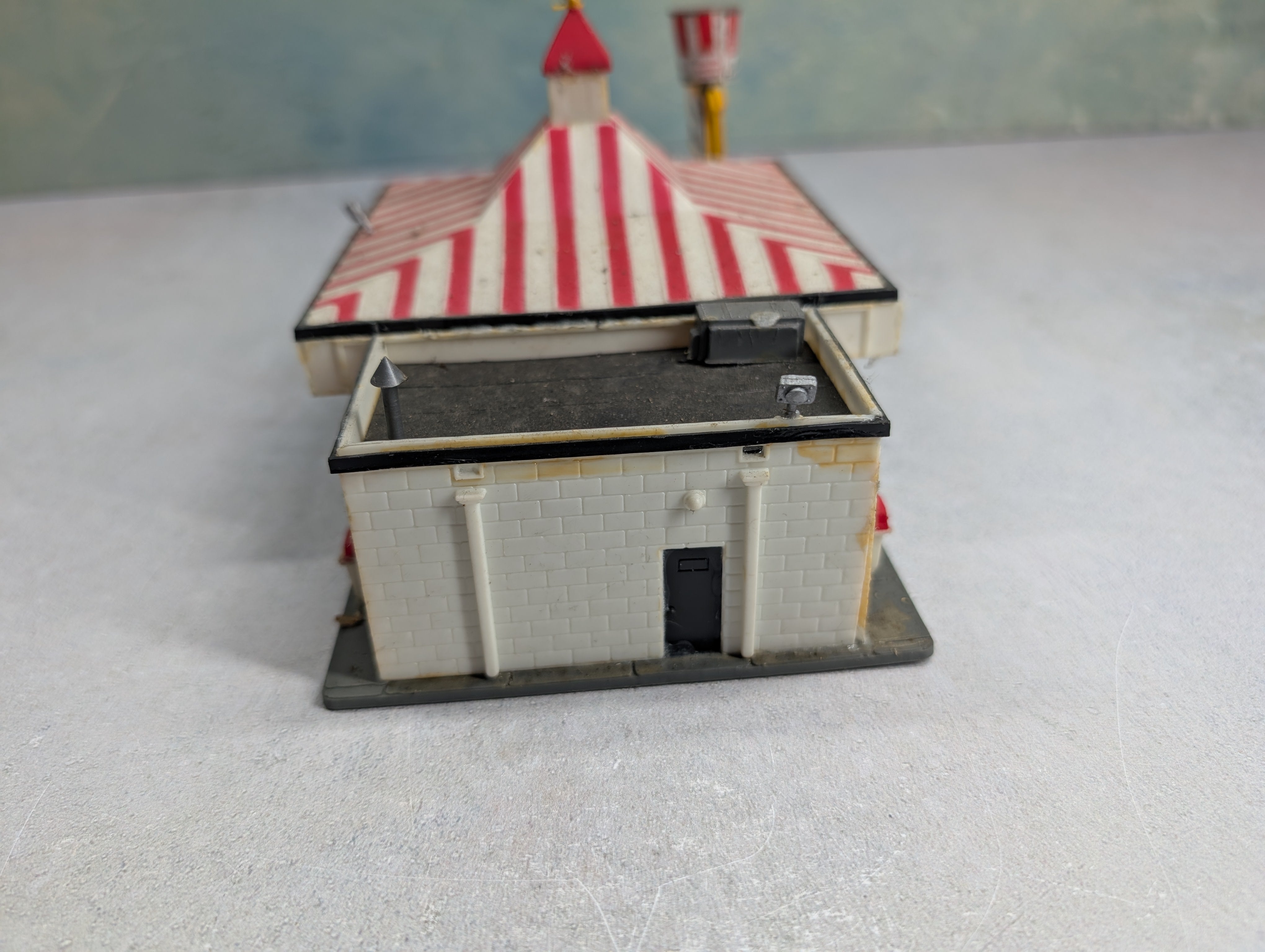 USED HO Scale Kentucky Fried Chicken Restaurant Building