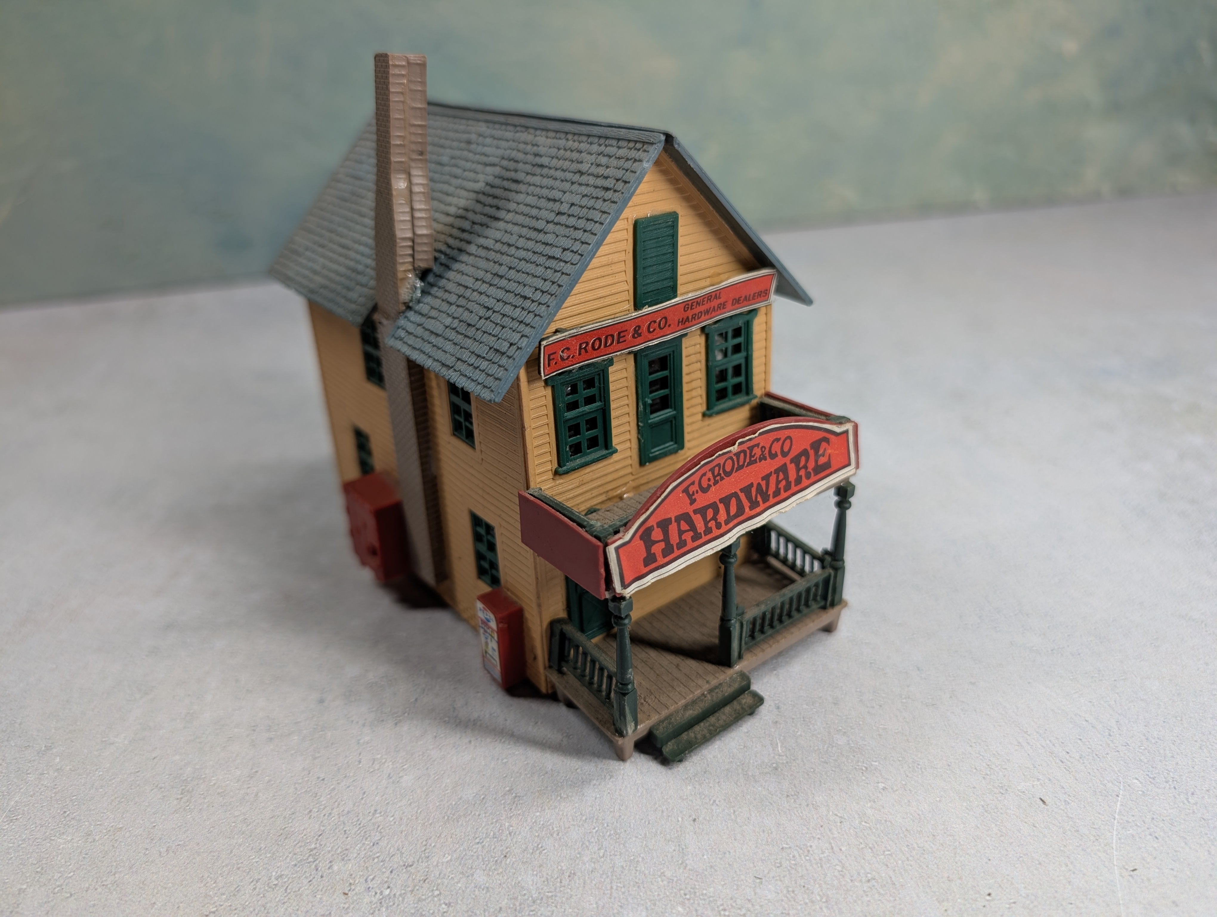 USED HO Scale Old Time Hardware Store Building