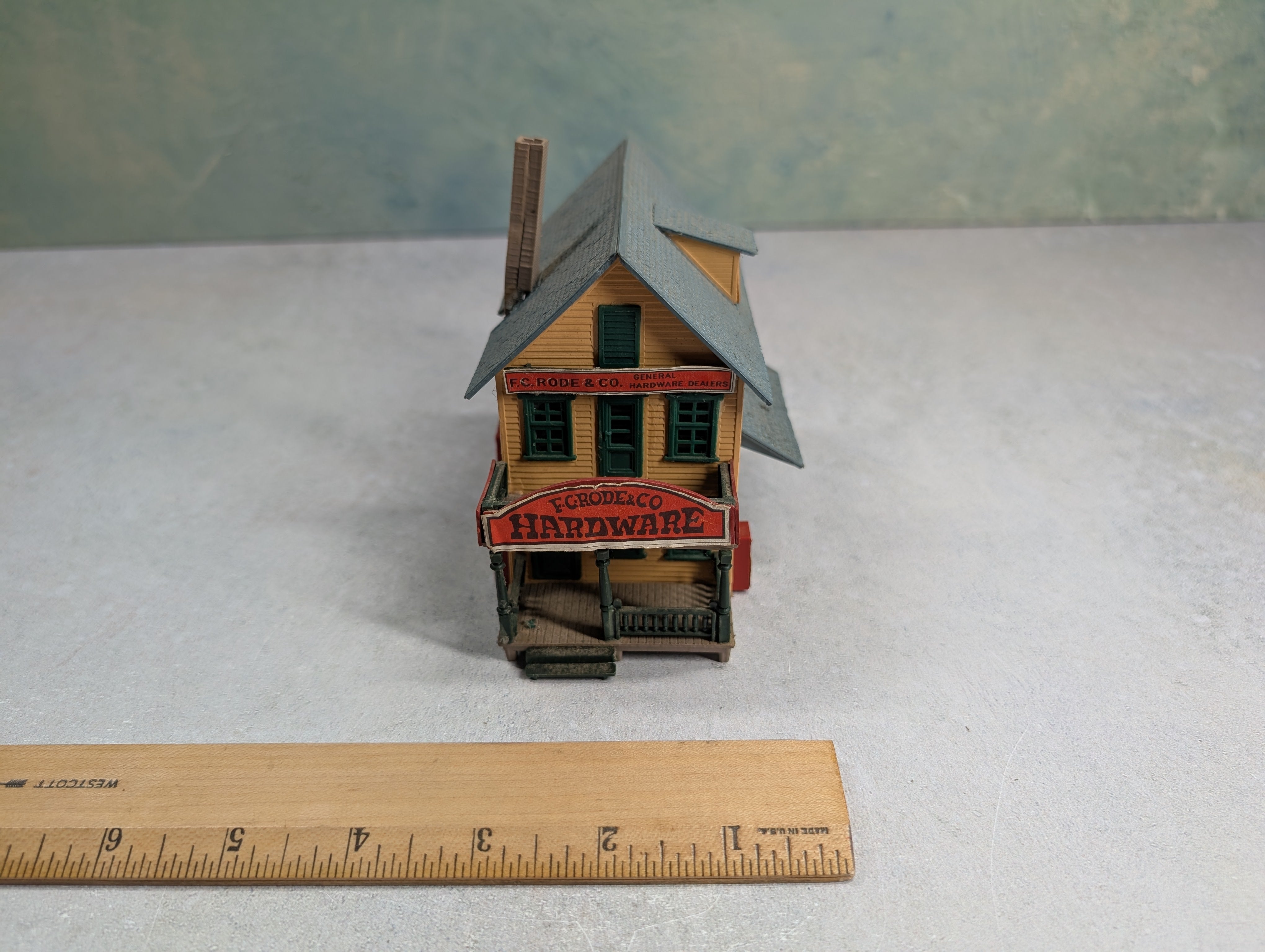 USED HO Scale Old Time Hardware Store Building