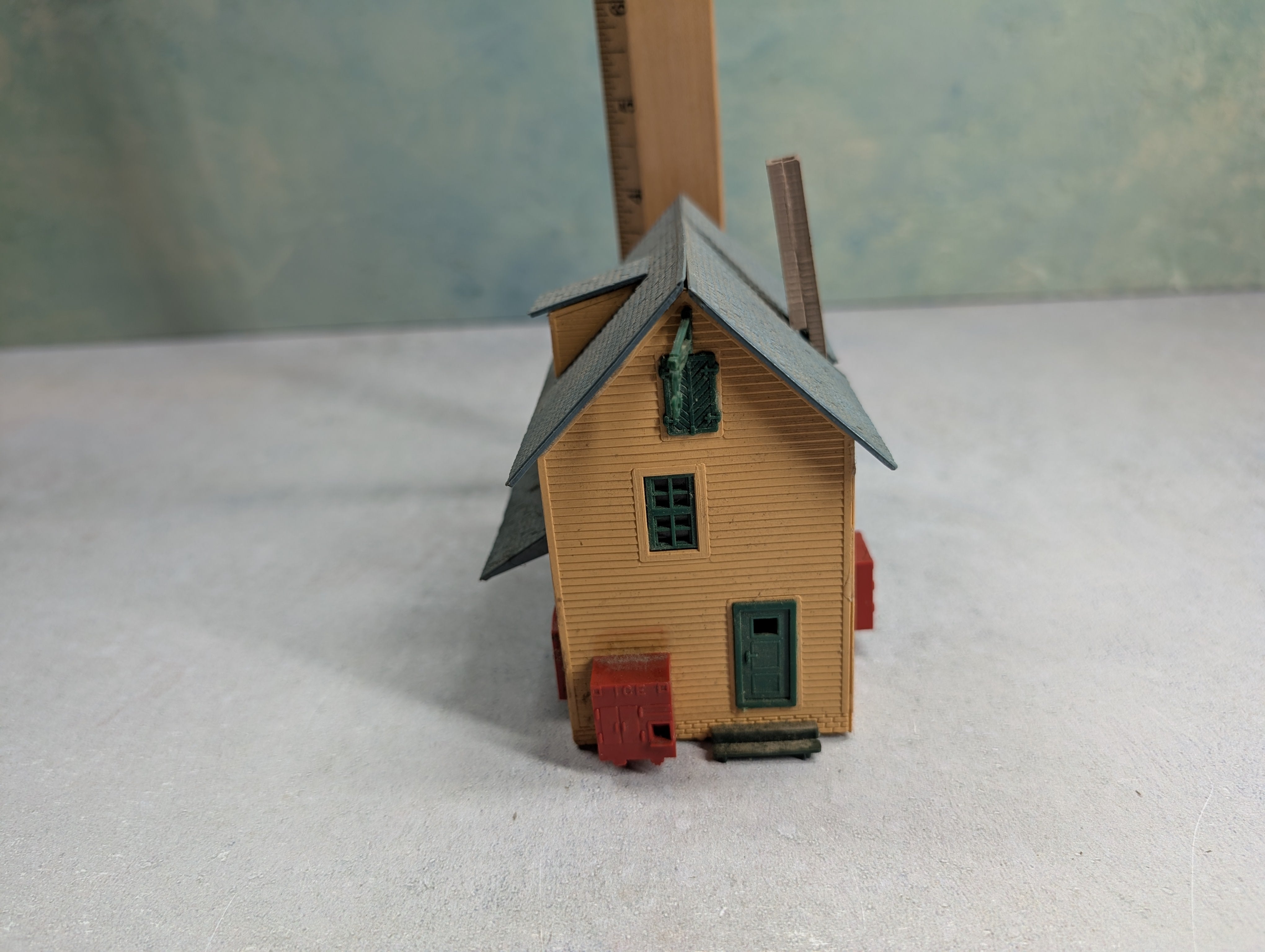 USED HO Scale Old Time Hardware Store Building