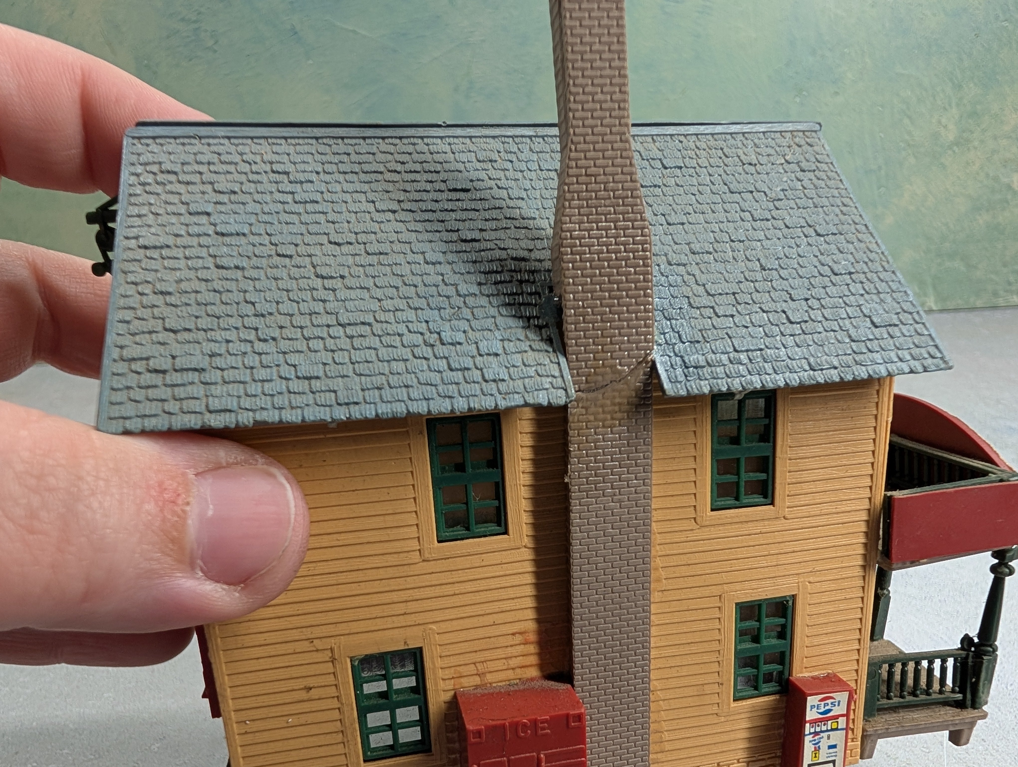 USED HO Scale Old Time Hardware Store Building
