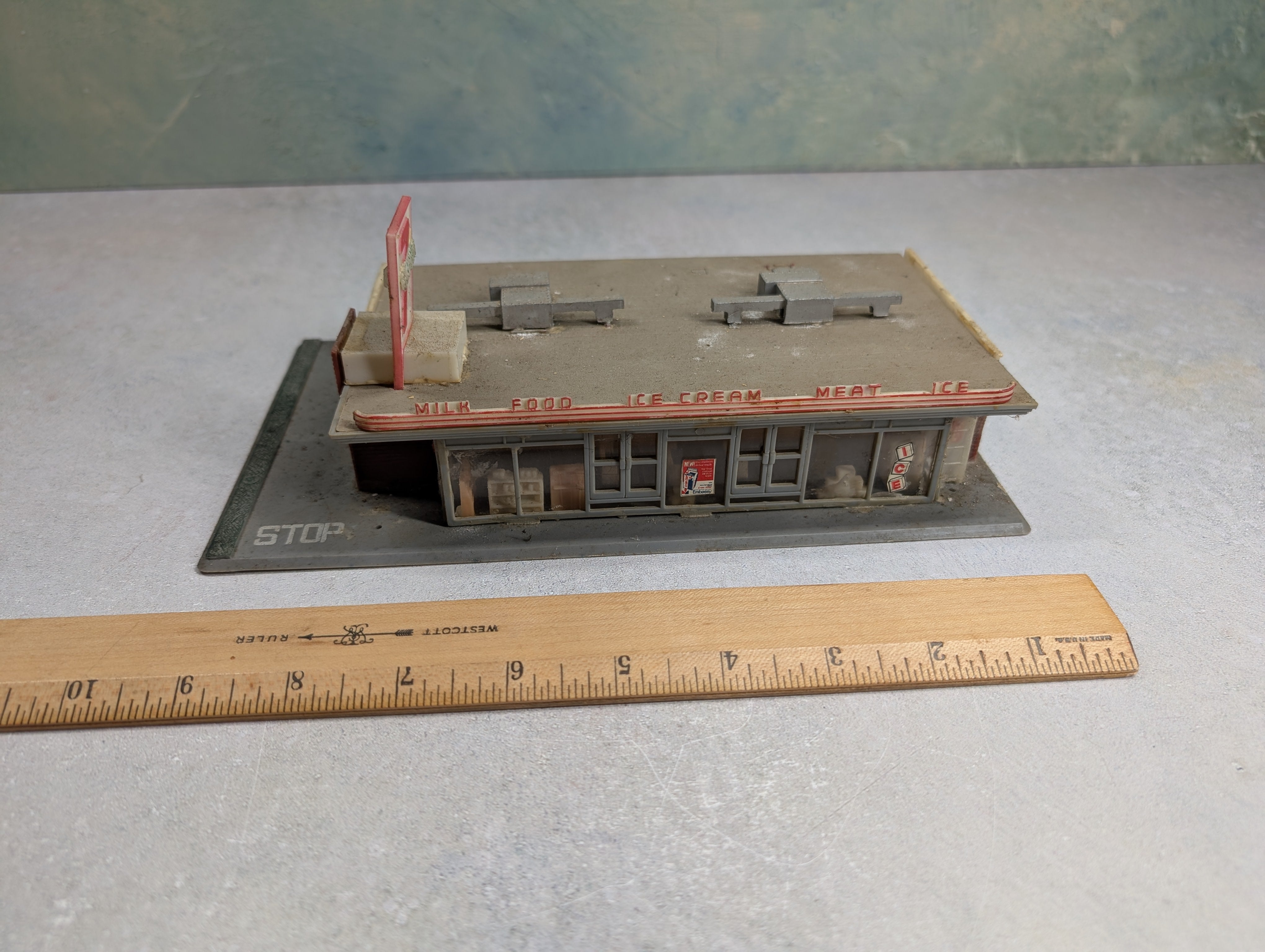 USED HO Scale 7 Eleven Convenince Store