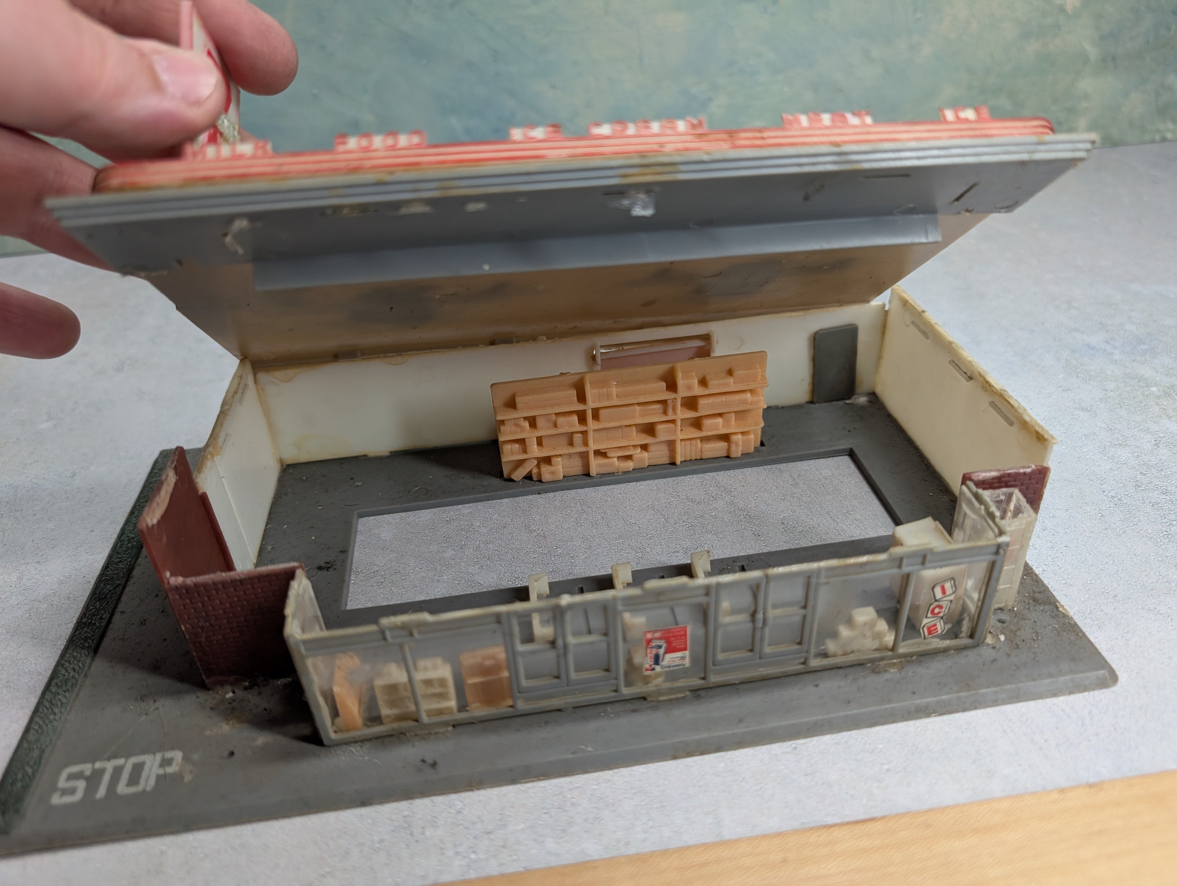 USED HO Scale 7 Eleven Convenince Store