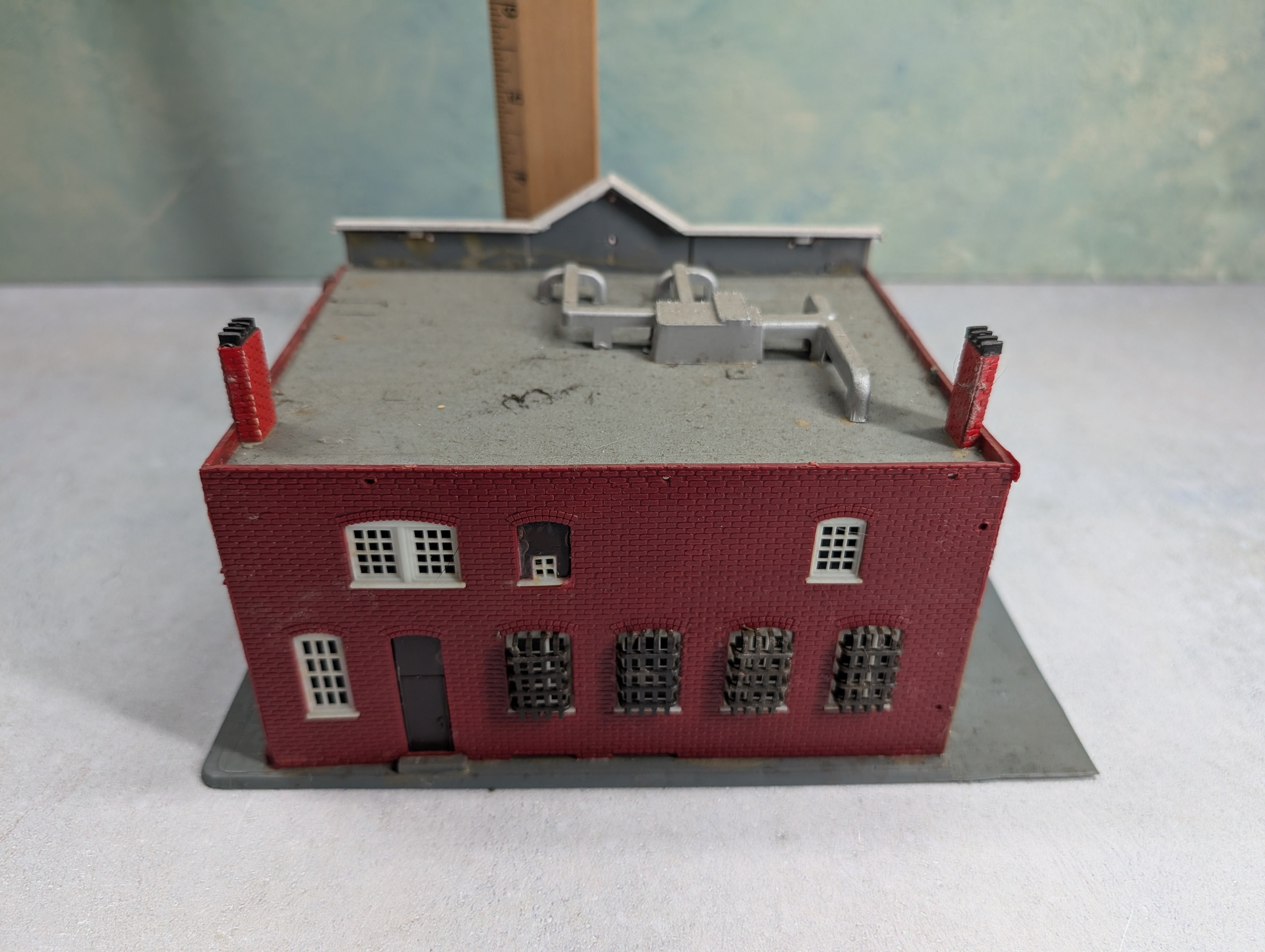 USED HO Scale Bank, Large Brick Building