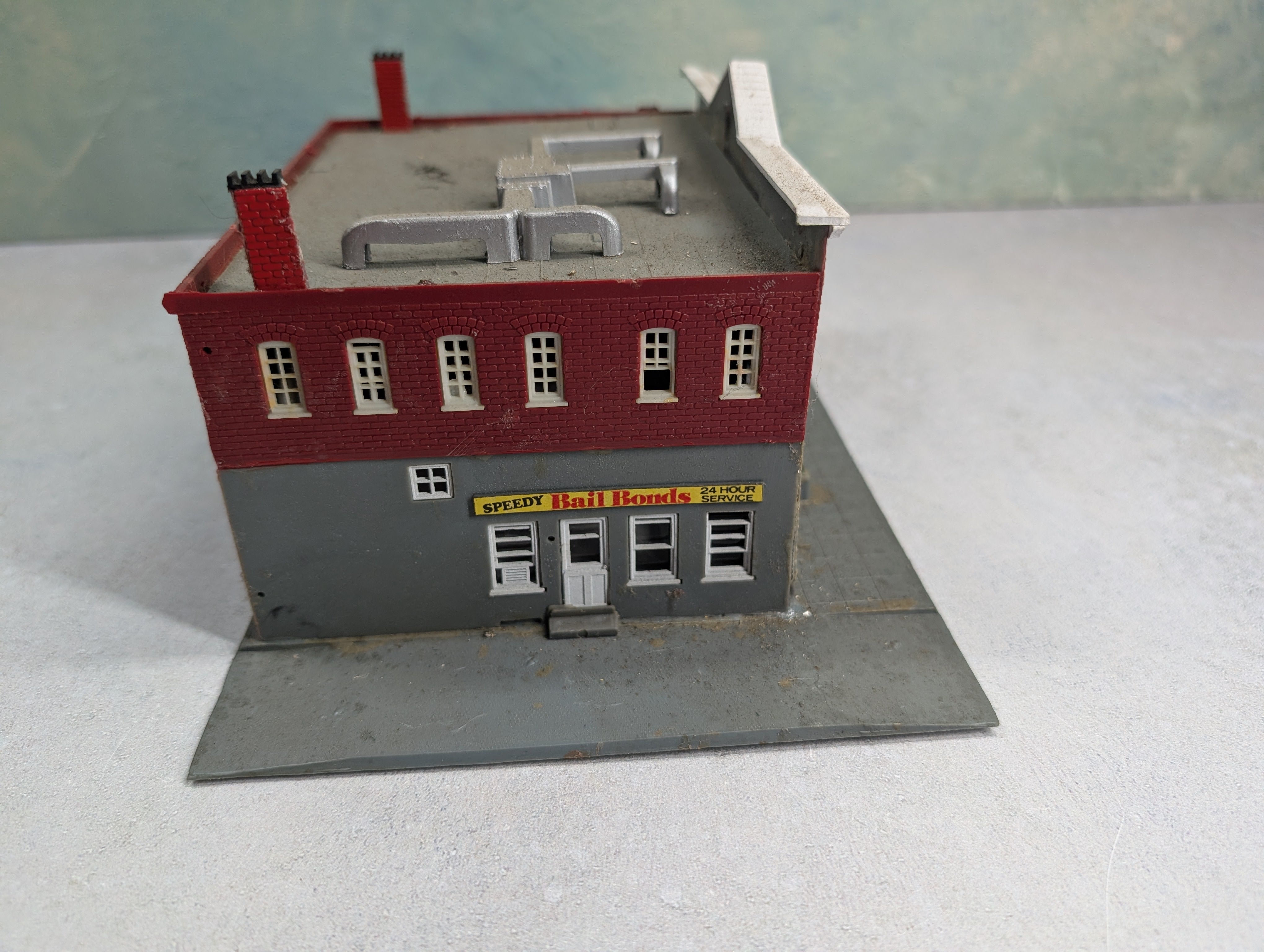 USED HO Scale Bank, Large Brick Building