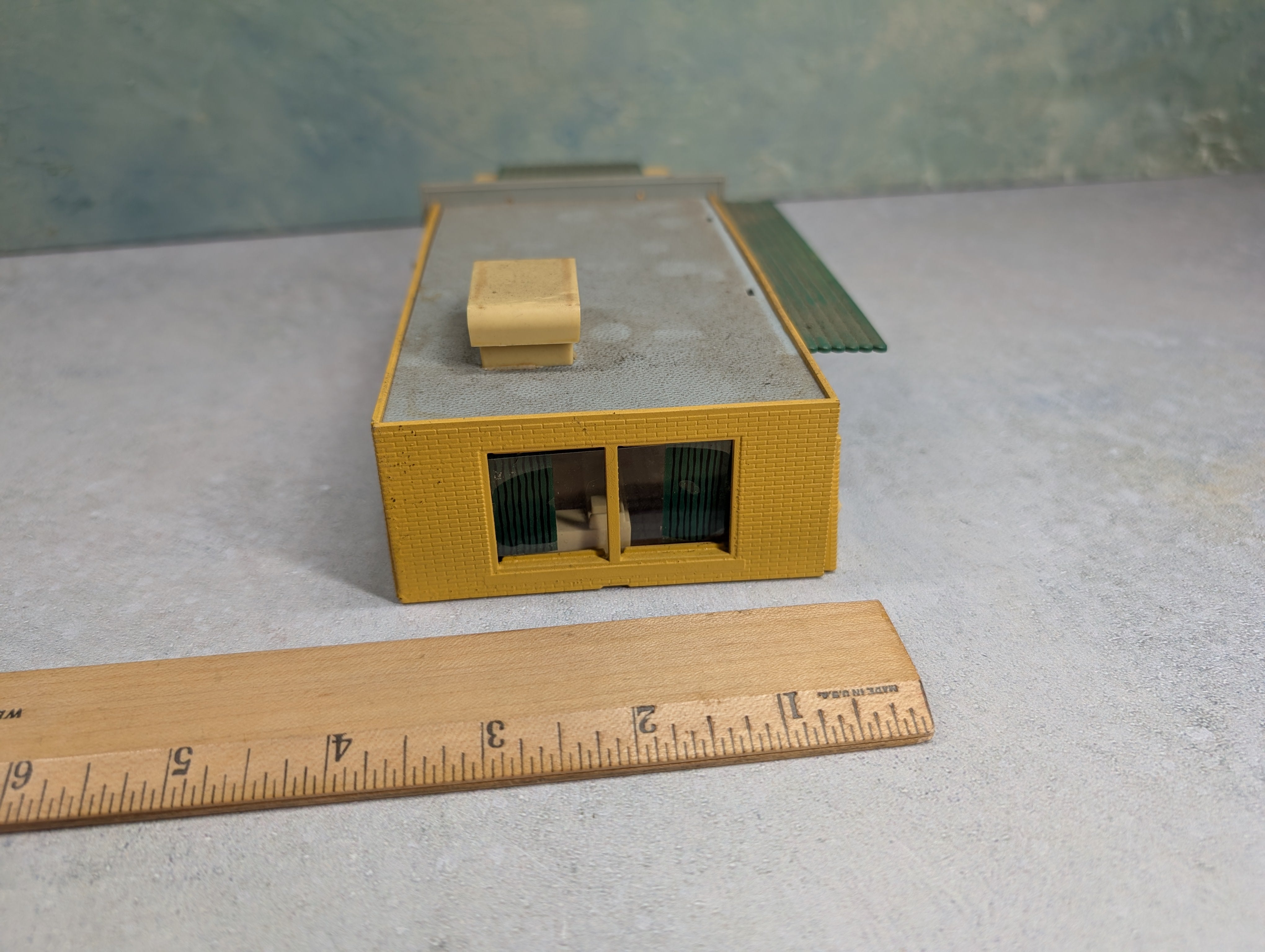 USED HO Scale First National Bank, Building