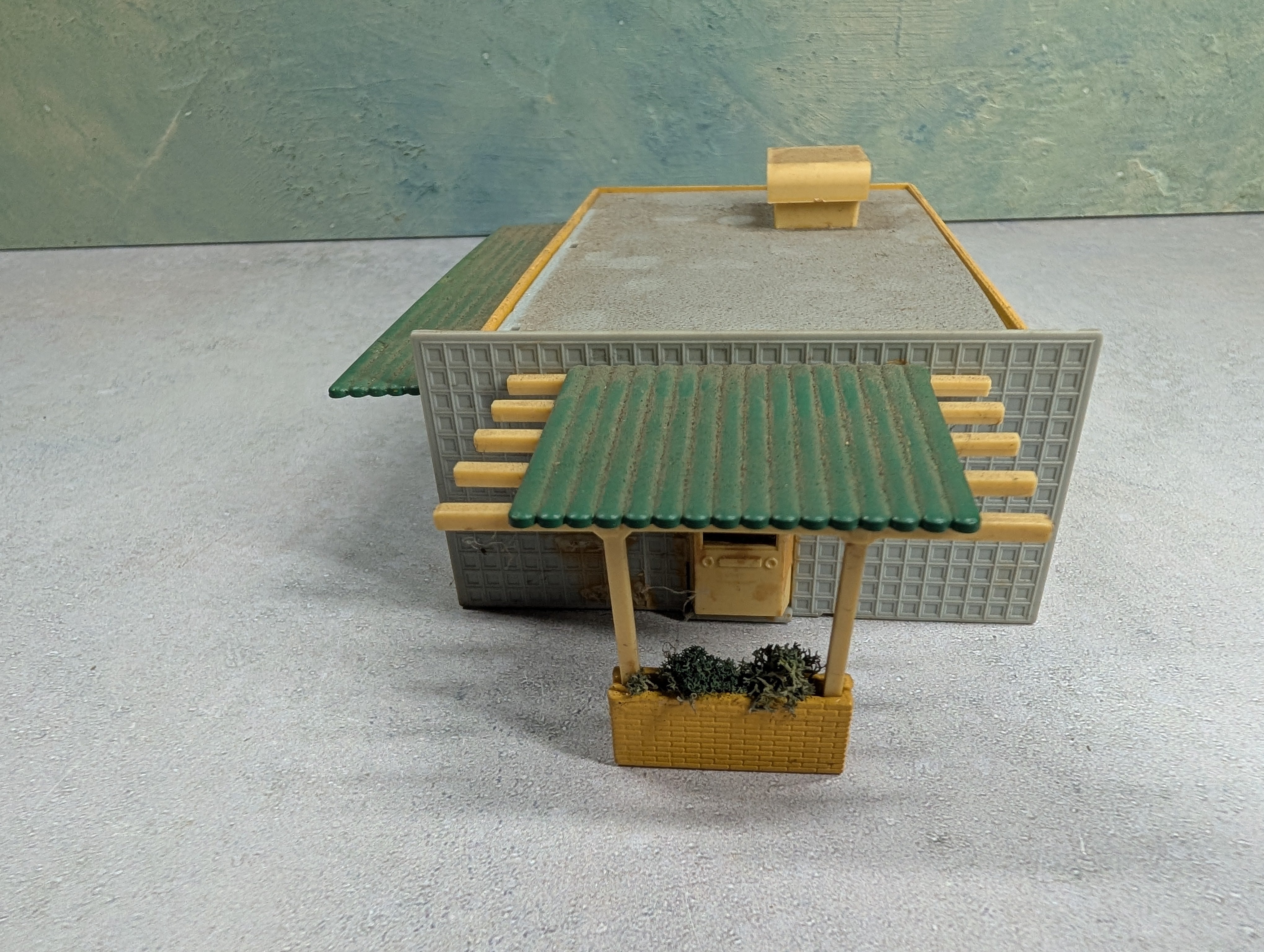 USED HO Scale First National Bank, Building