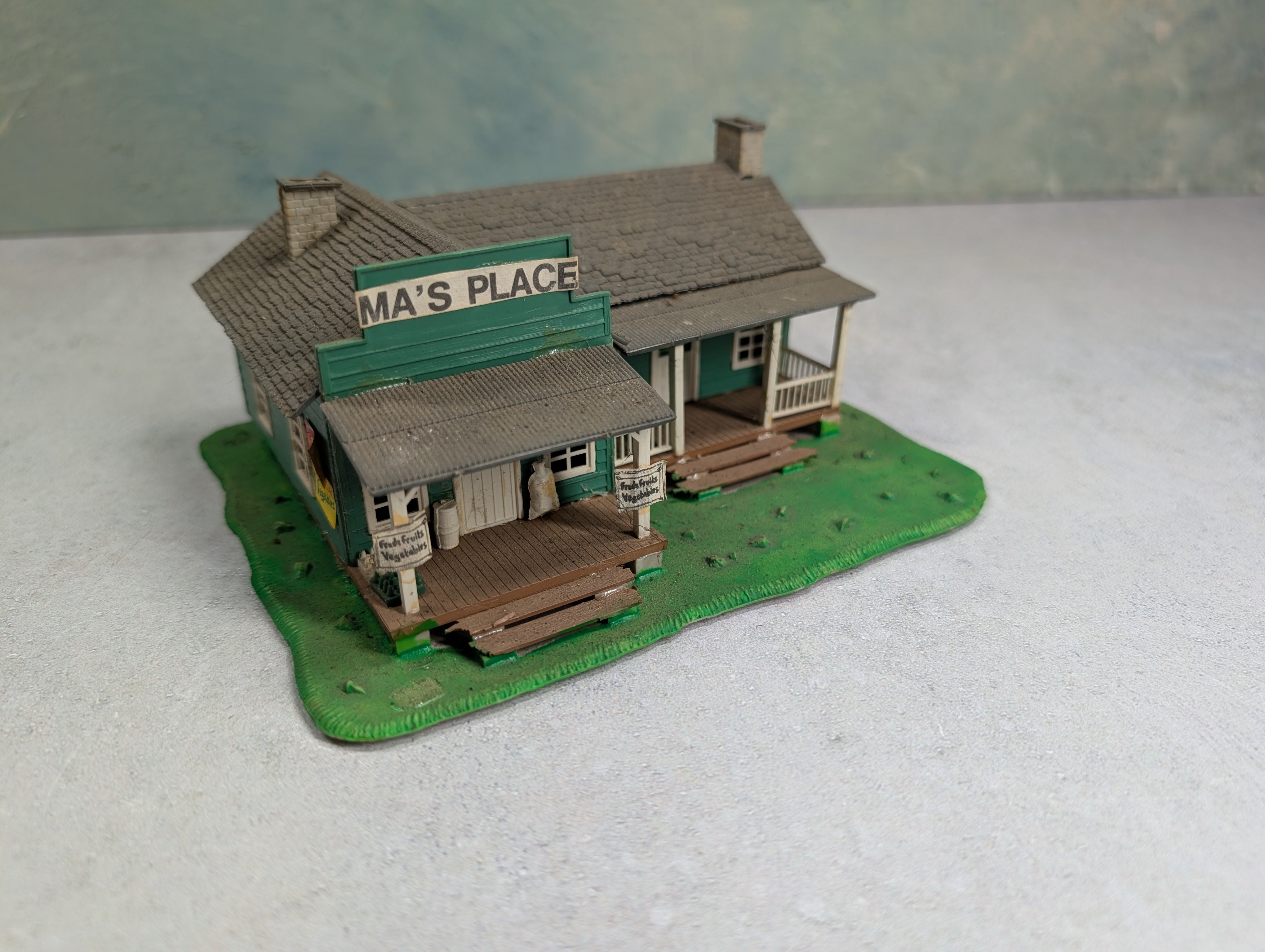 USED Pola HO Scale Ma's Place, Building