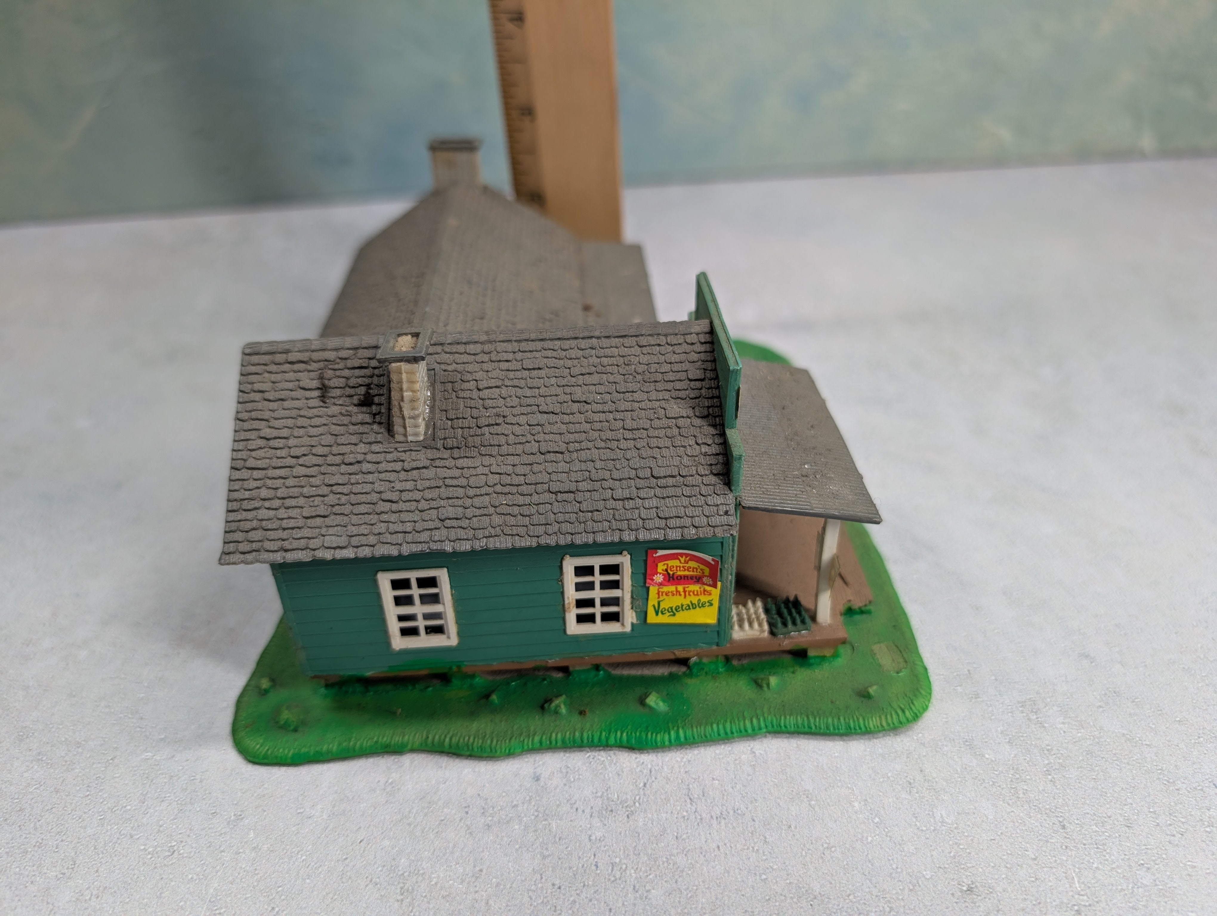 USED Pola HO Scale Ma's Place, Building