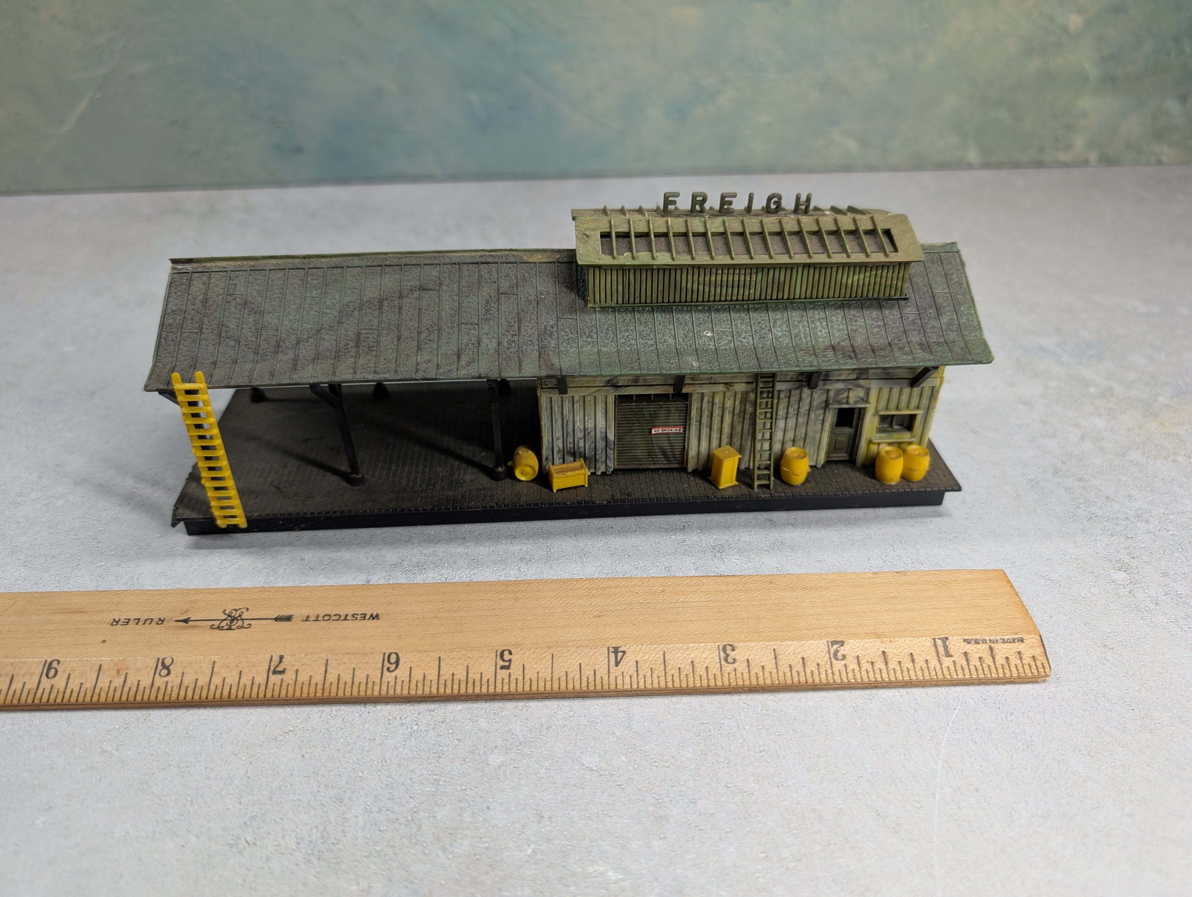 USED Heljan HO Scale Freight Station, Building
