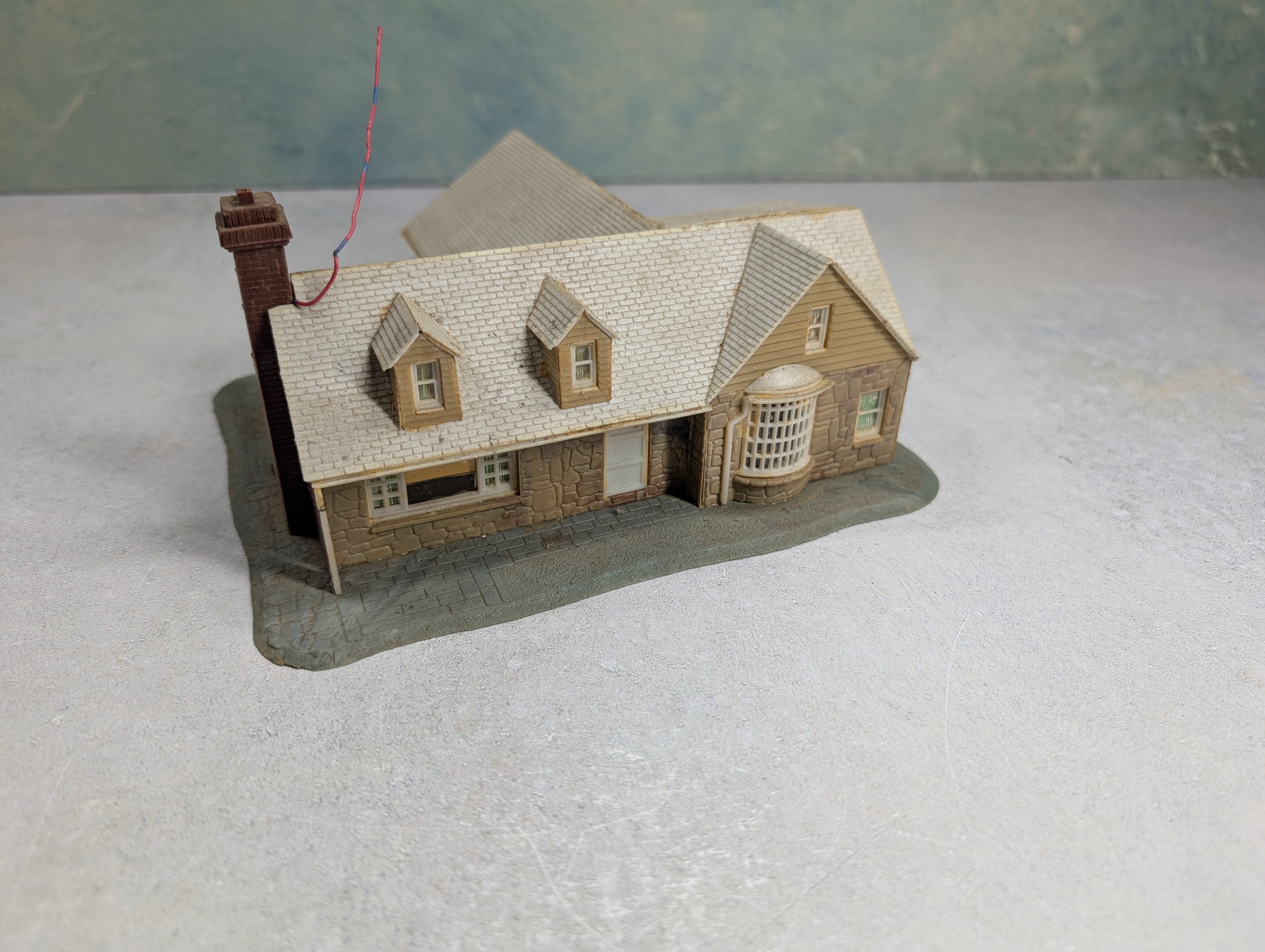 USED HO Scale Brick House