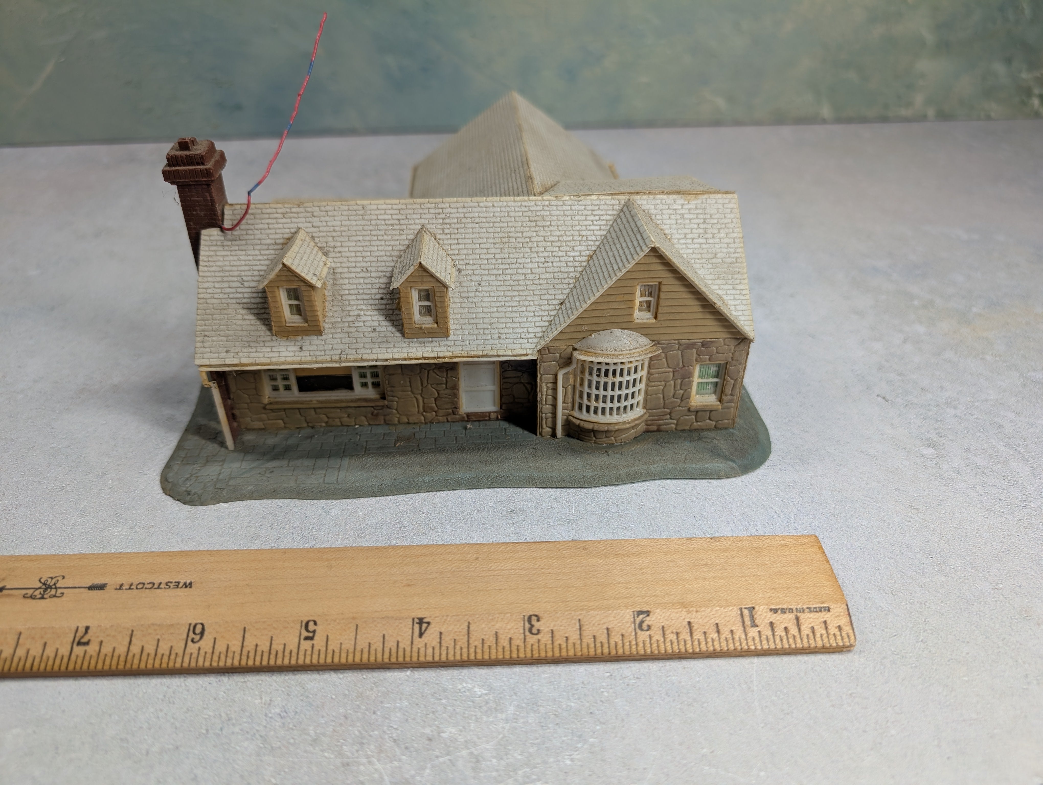 USED HO Scale Brick House