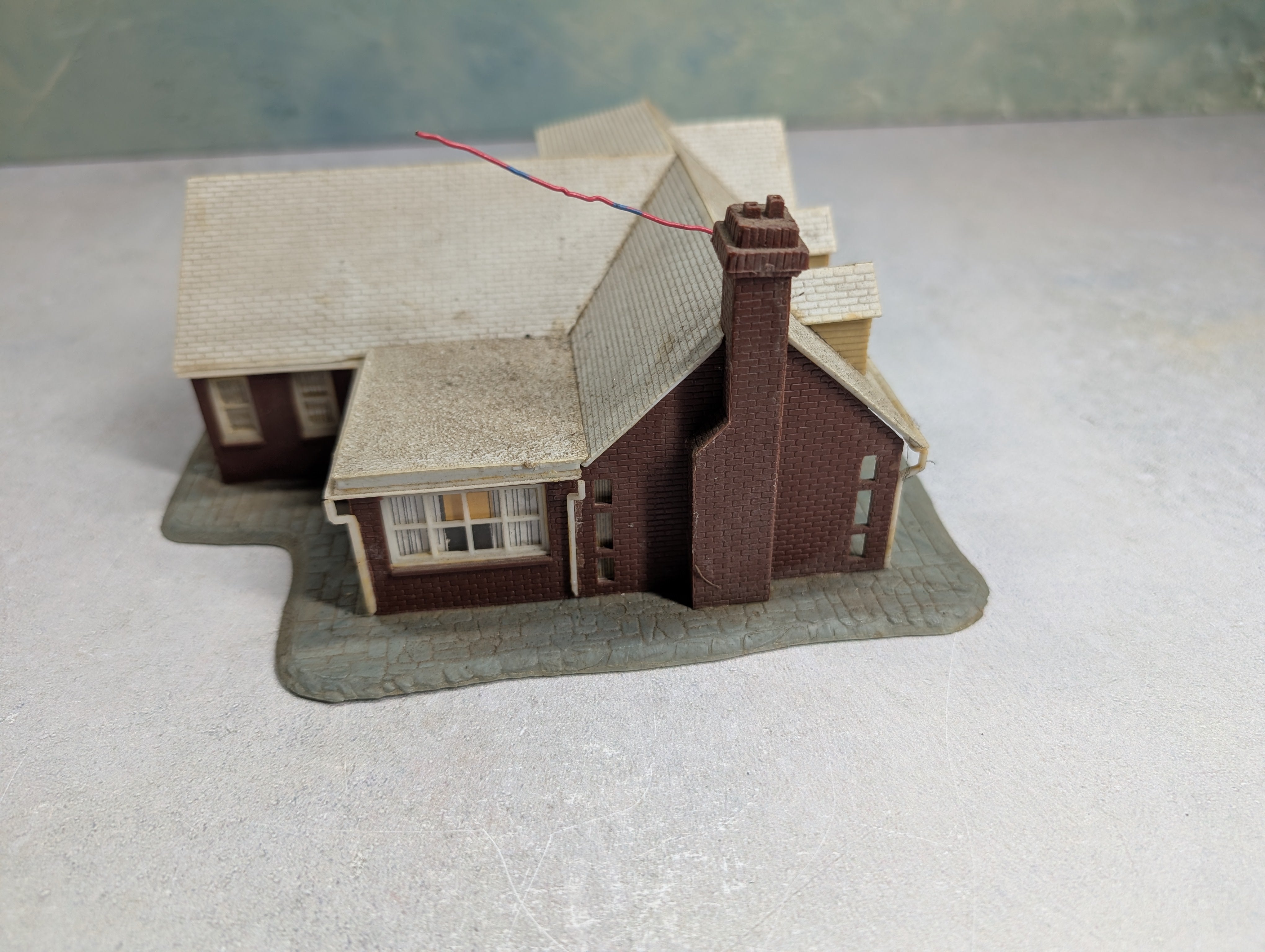 USED HO Scale Brick House