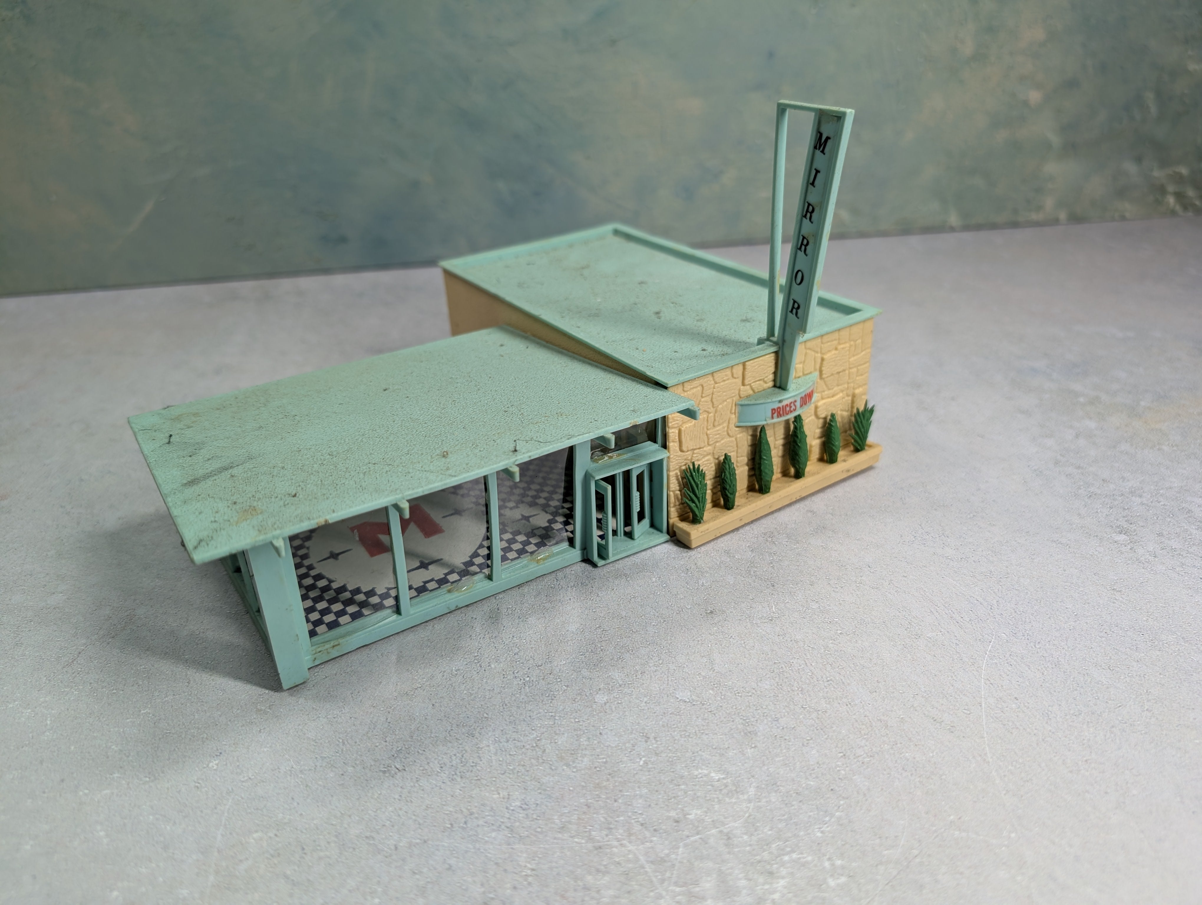 USED HO Scale Car Show Room Building