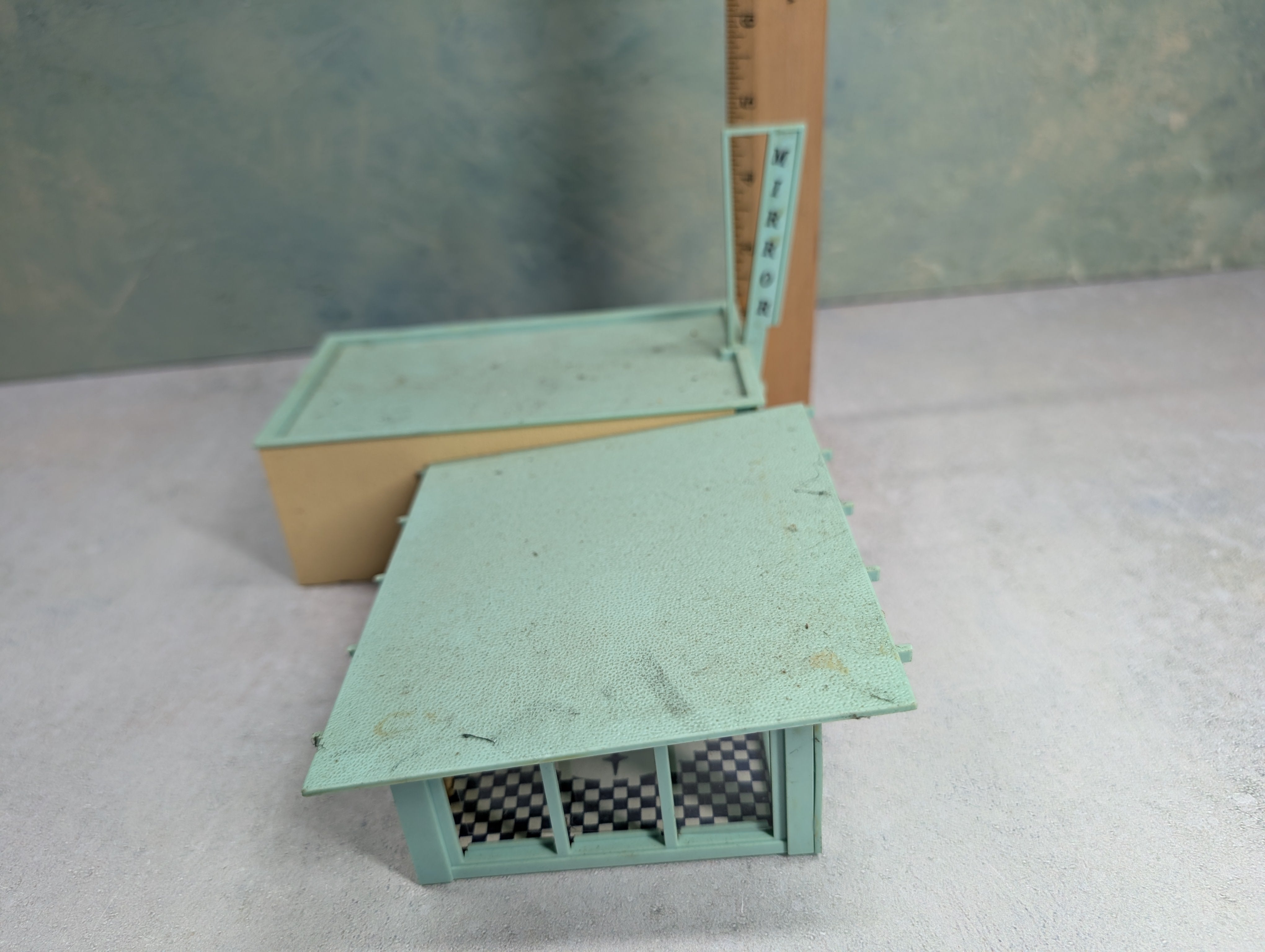 USED HO Scale Car Show Room Building