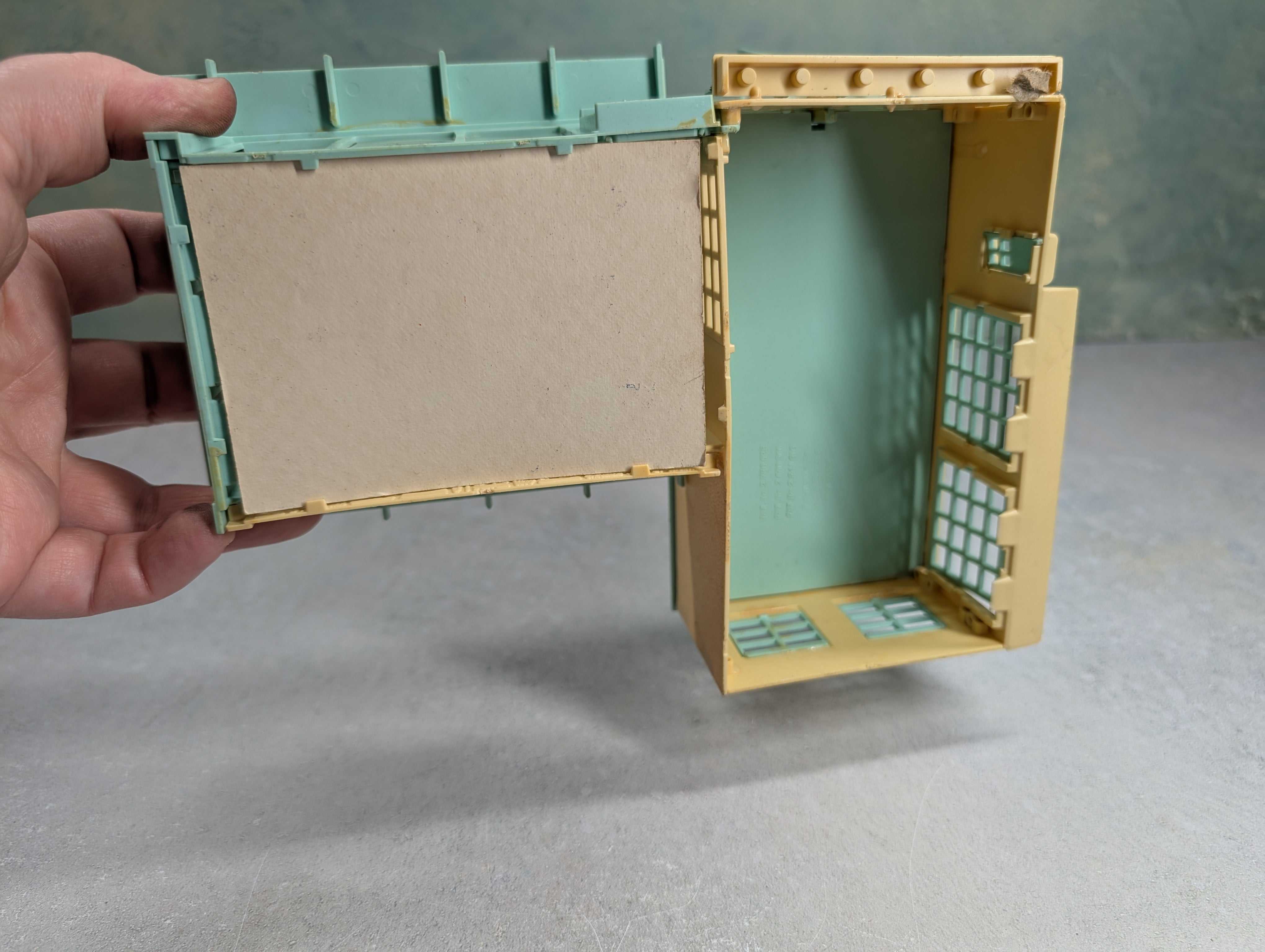 USED HO Scale Car Show Room Building