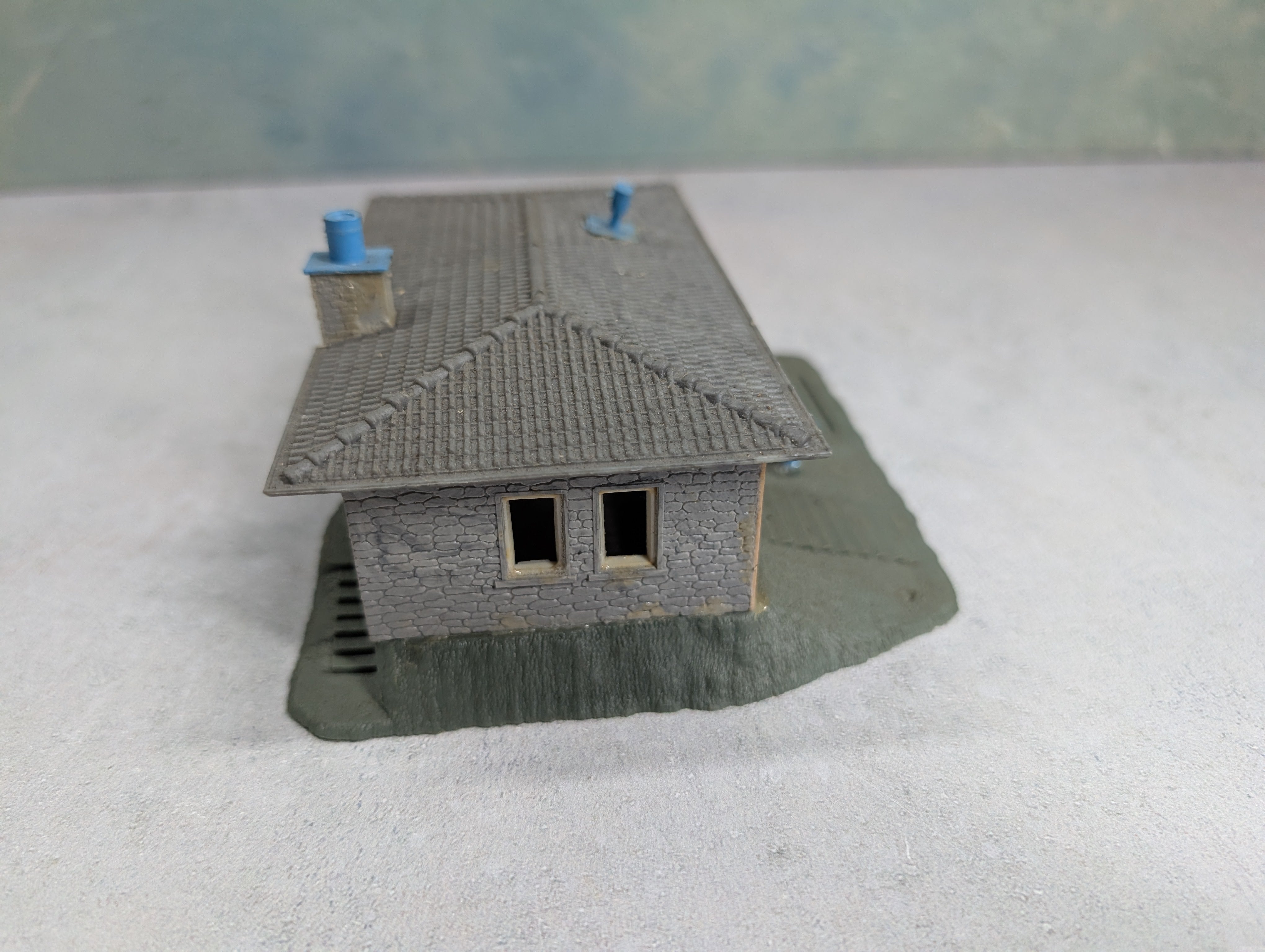 USED Pola HO Scale Brown & Light Blue Home