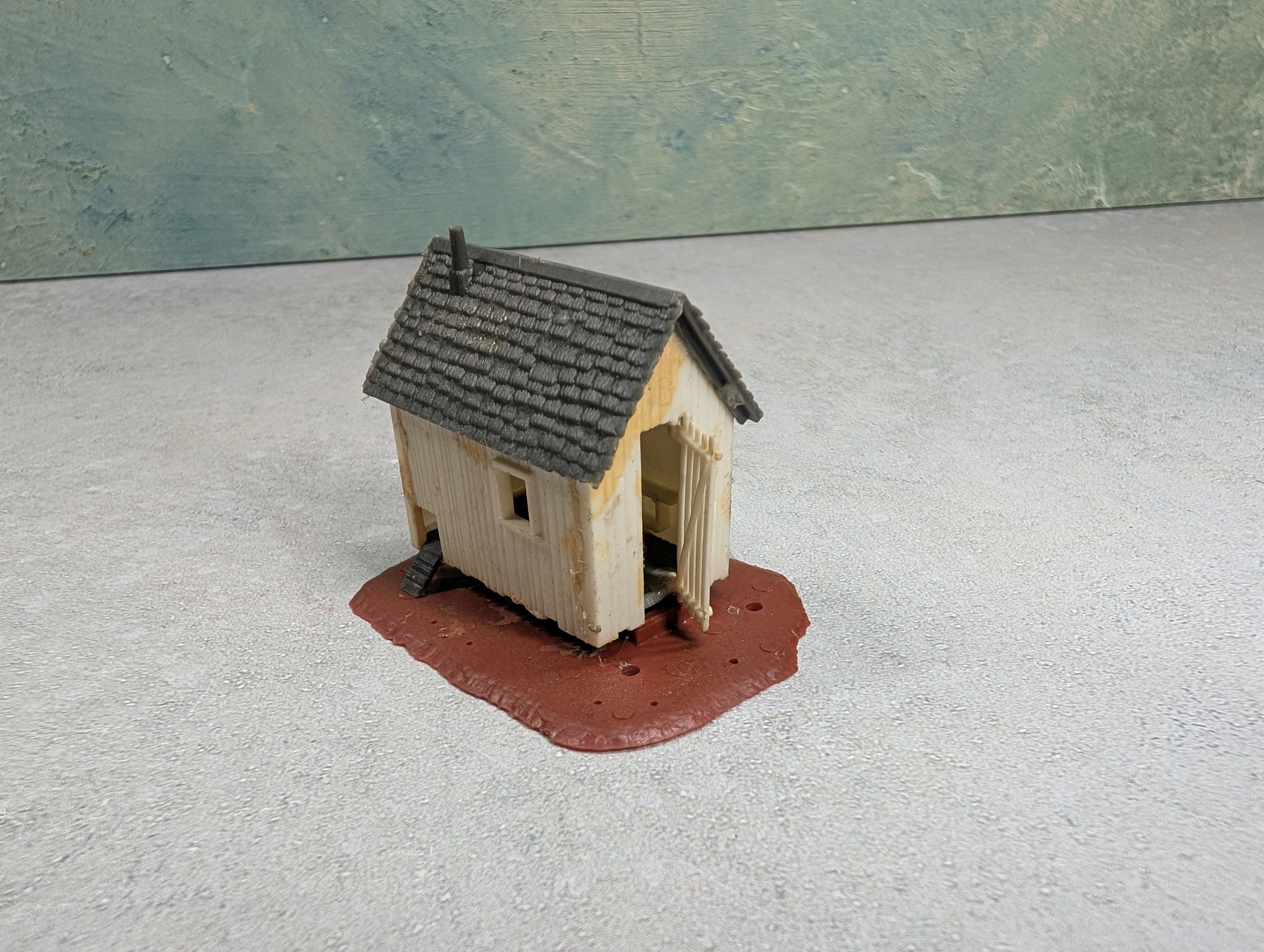USED HO Scale White Shed