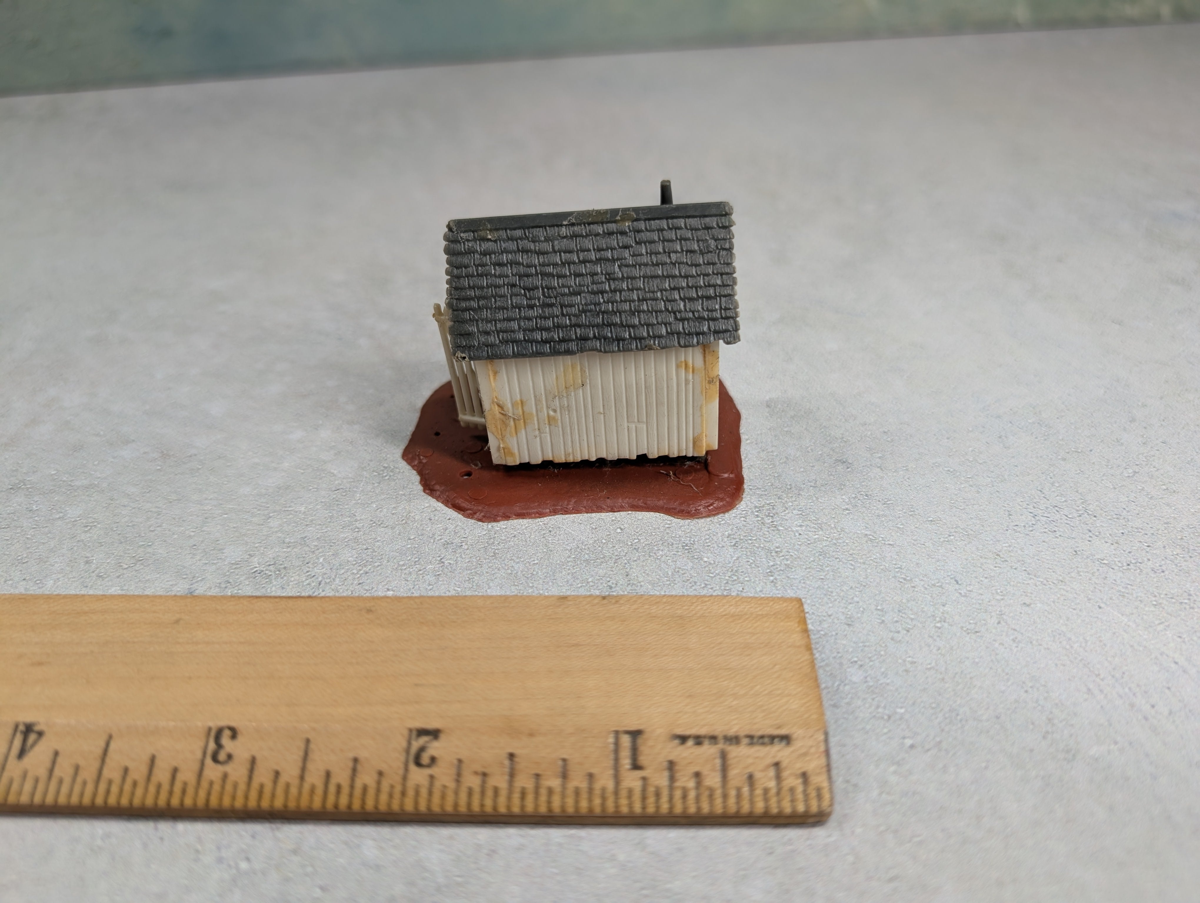 USED HO Scale White Shed