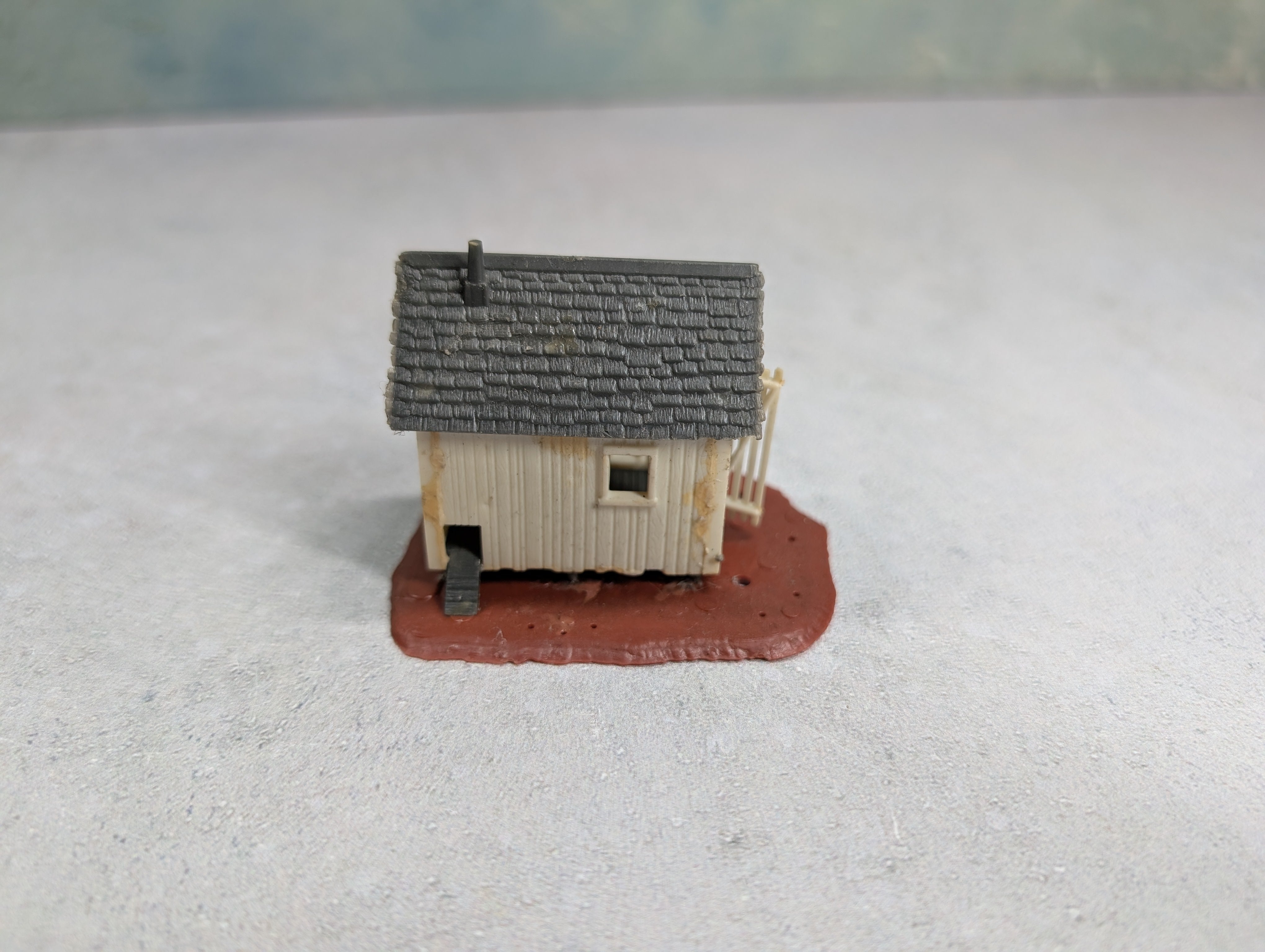 USED HO Scale White Shed