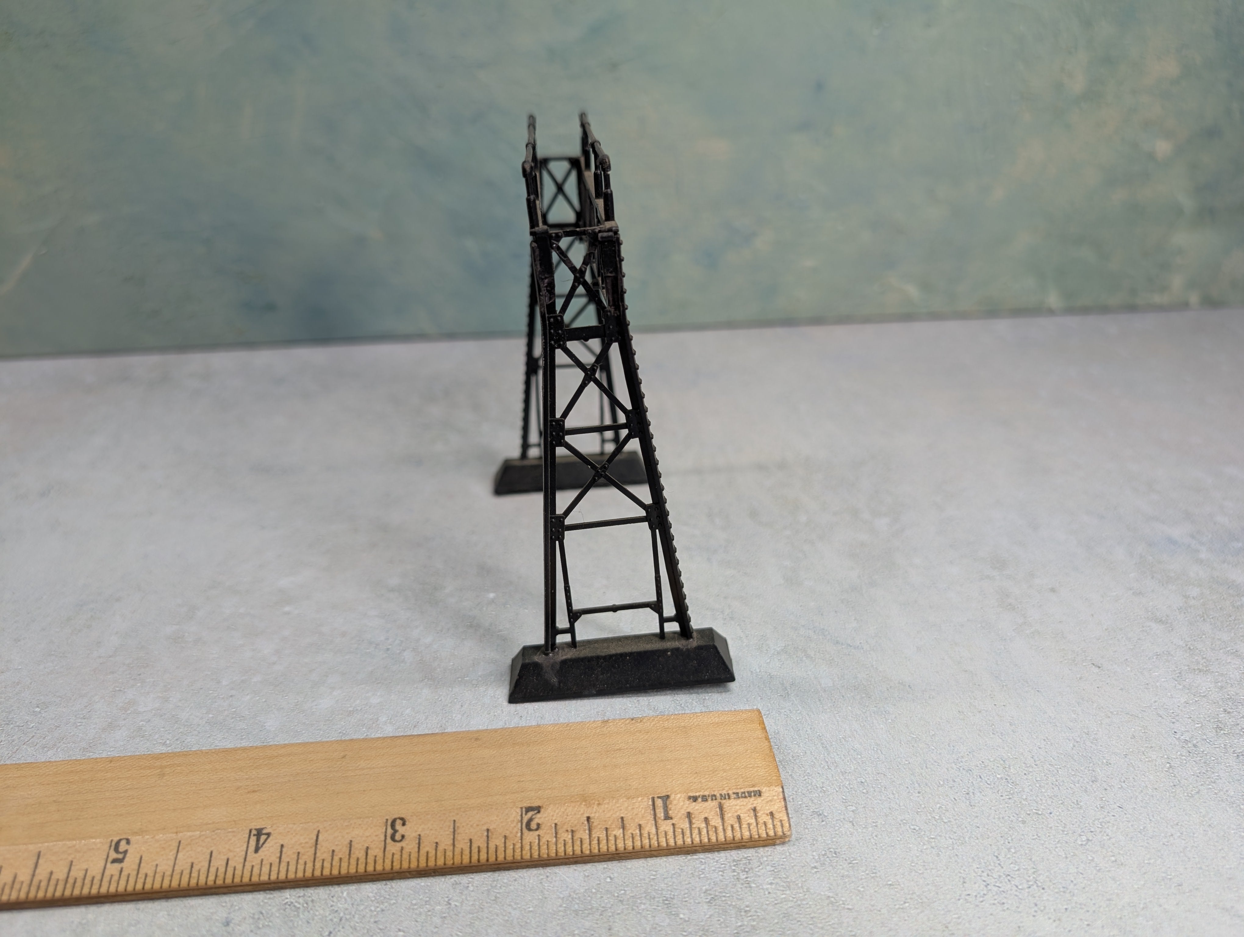 USED Bachmann HO Scale Signal Bridge