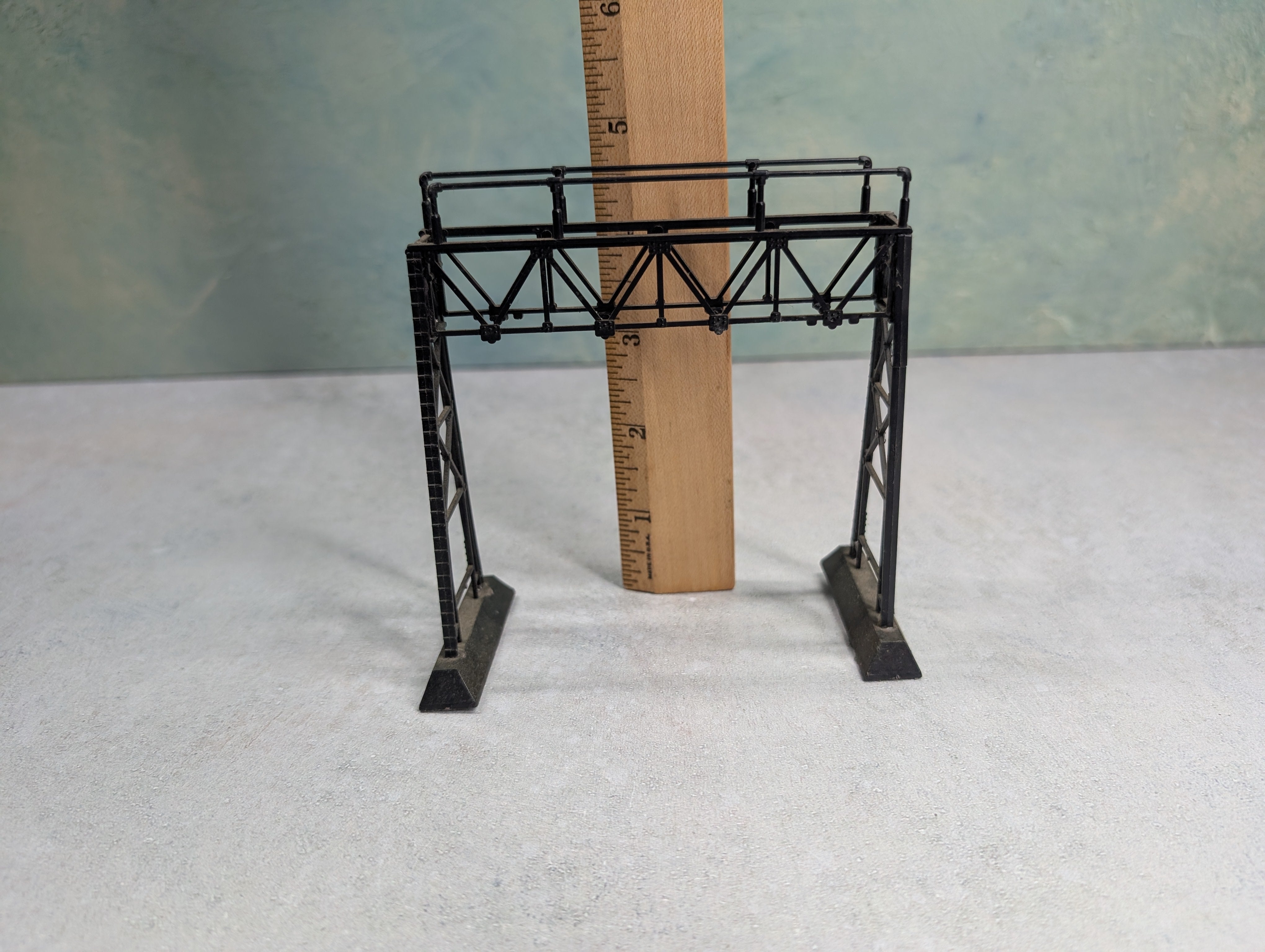 USED Bachmann HO Scale Signal Bridge