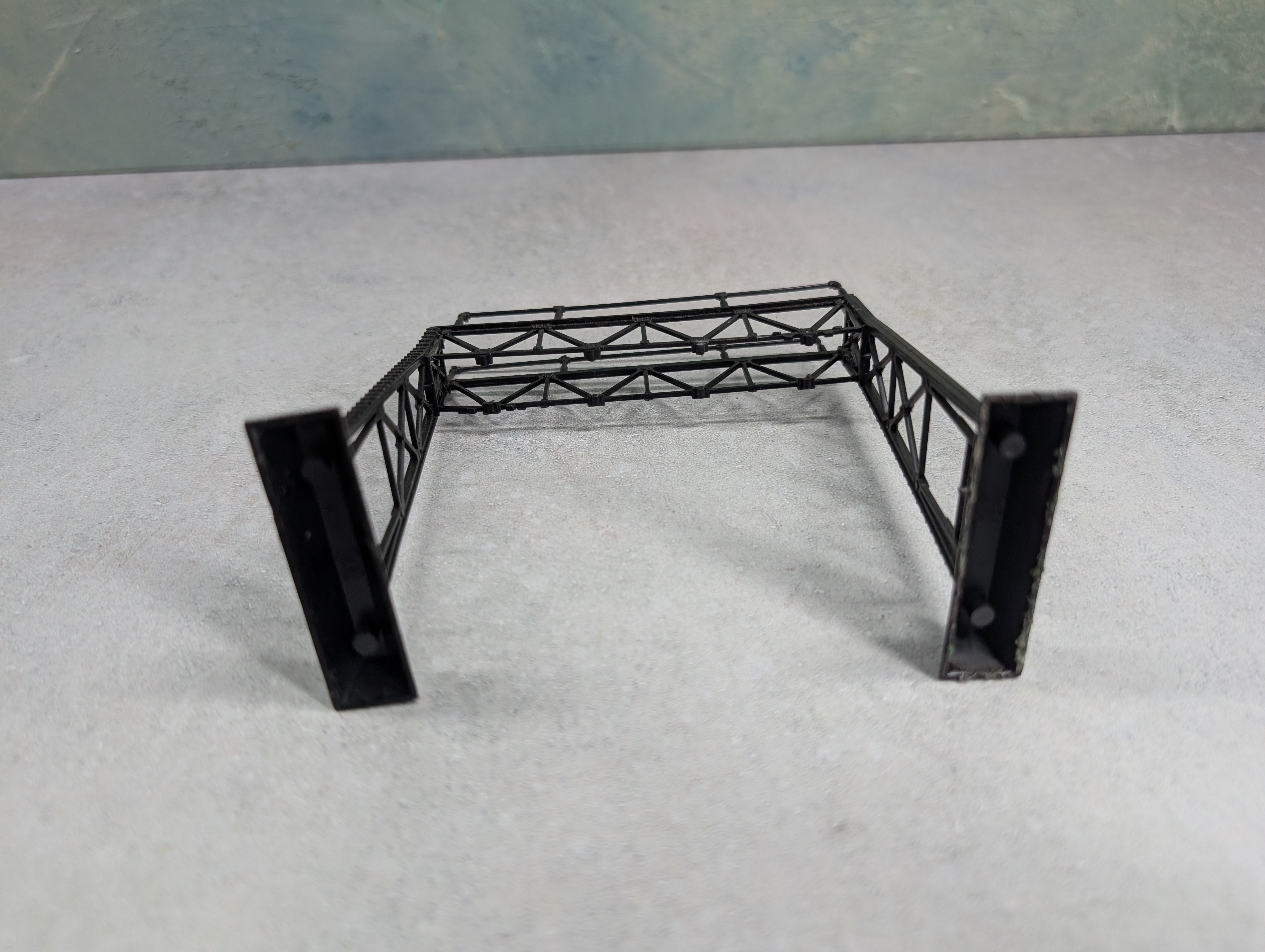 USED Bachmann HO Scale Signal Bridge