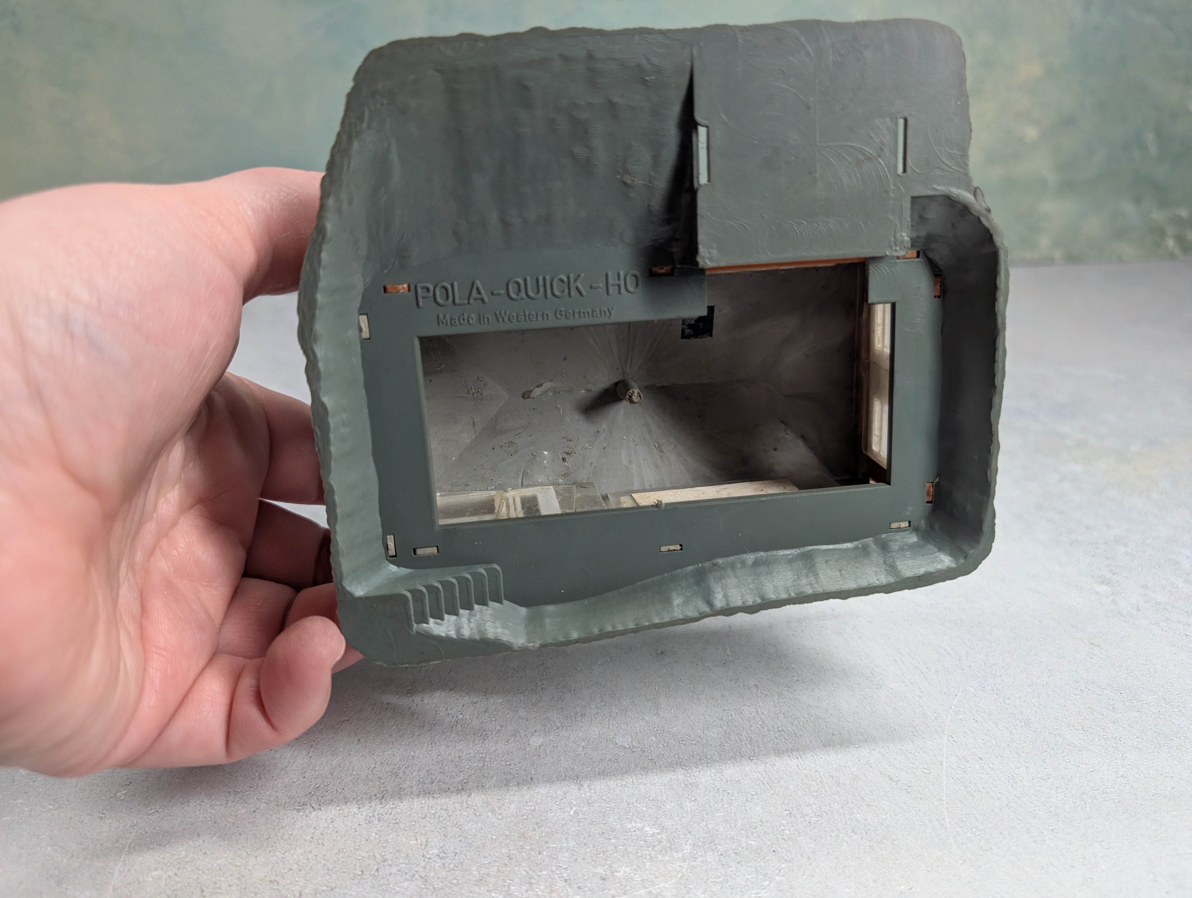 USED HO Scale Brown & Dark Blue Home