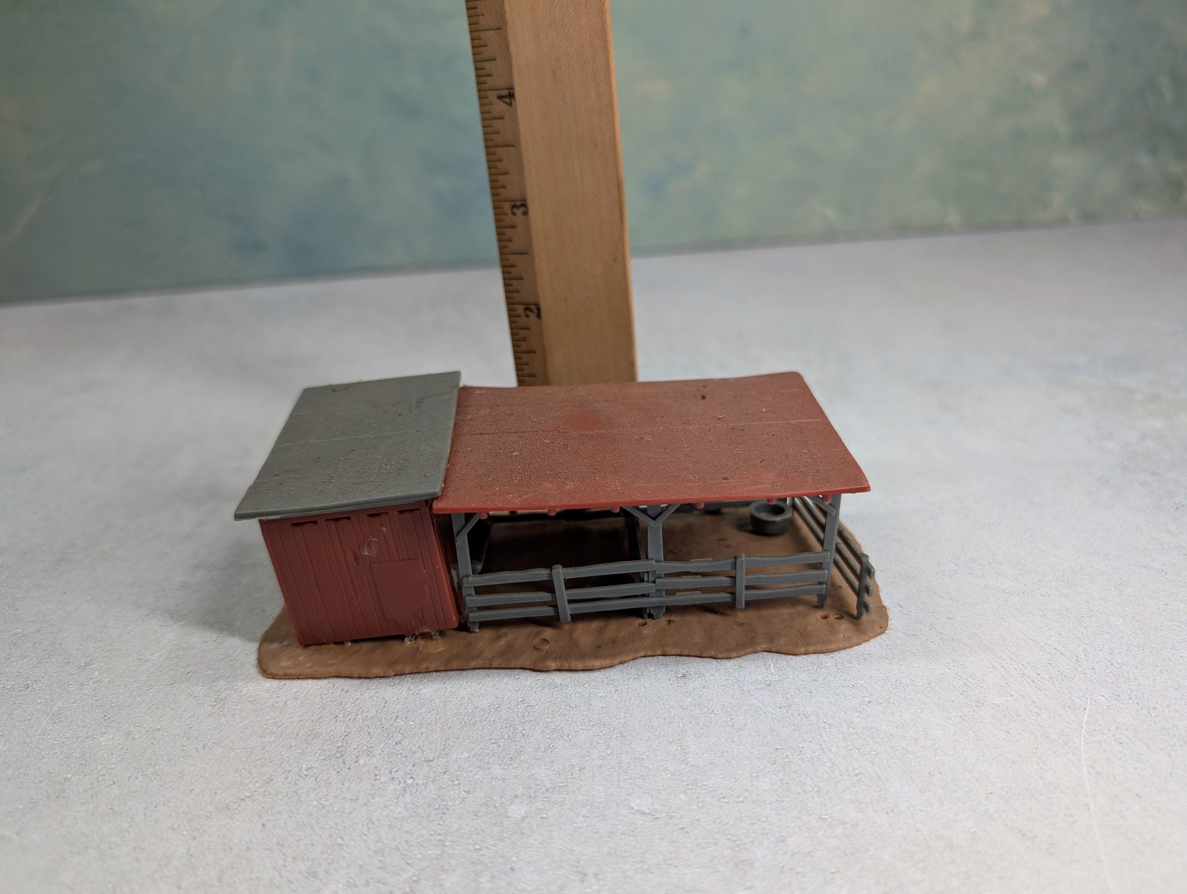 USED HO Scale Farm Animal Stable